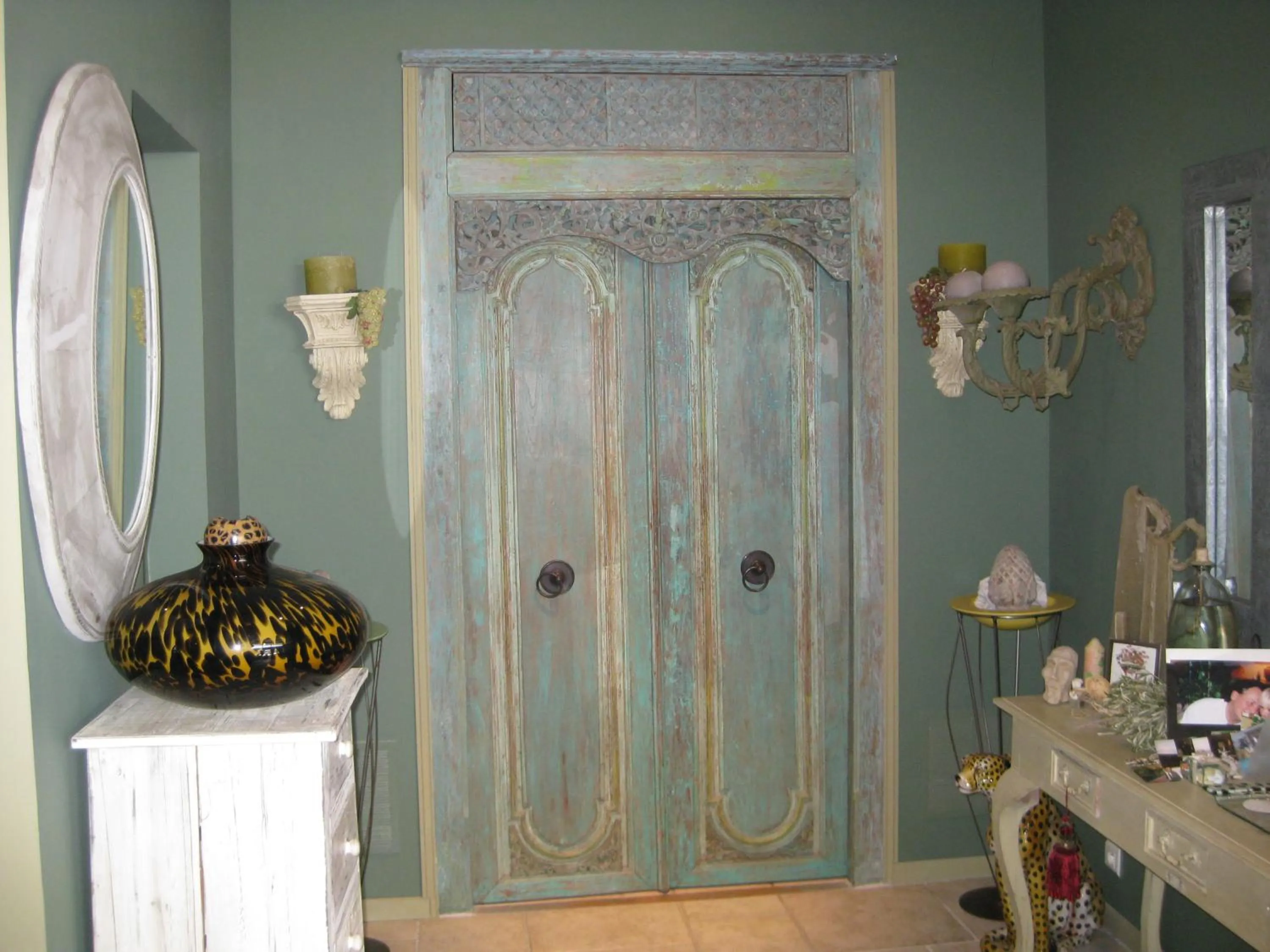 Decorative detail in La Villa Blanche