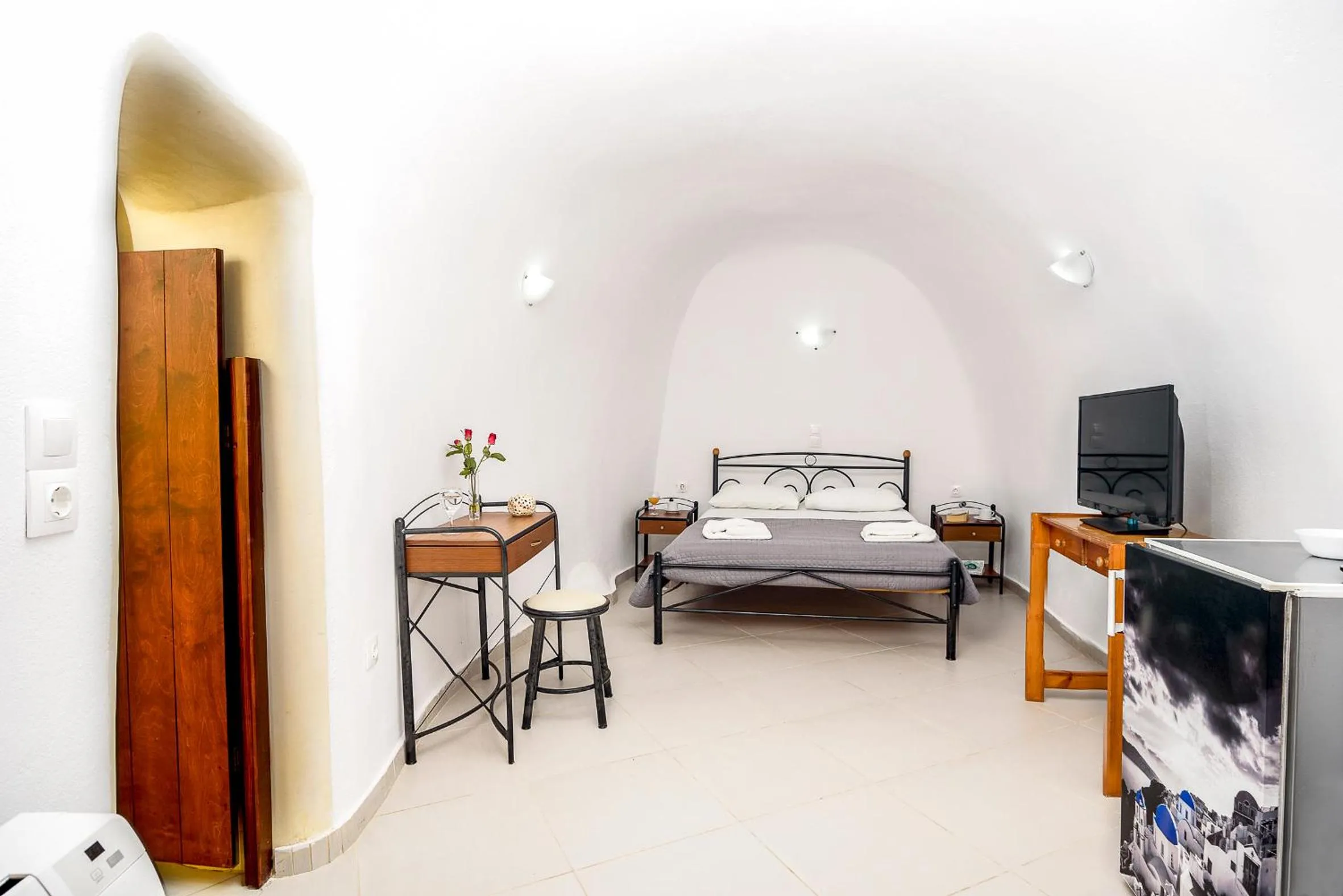 Photo of the whole room, Bed in Kykladonisia Traditional Settlement