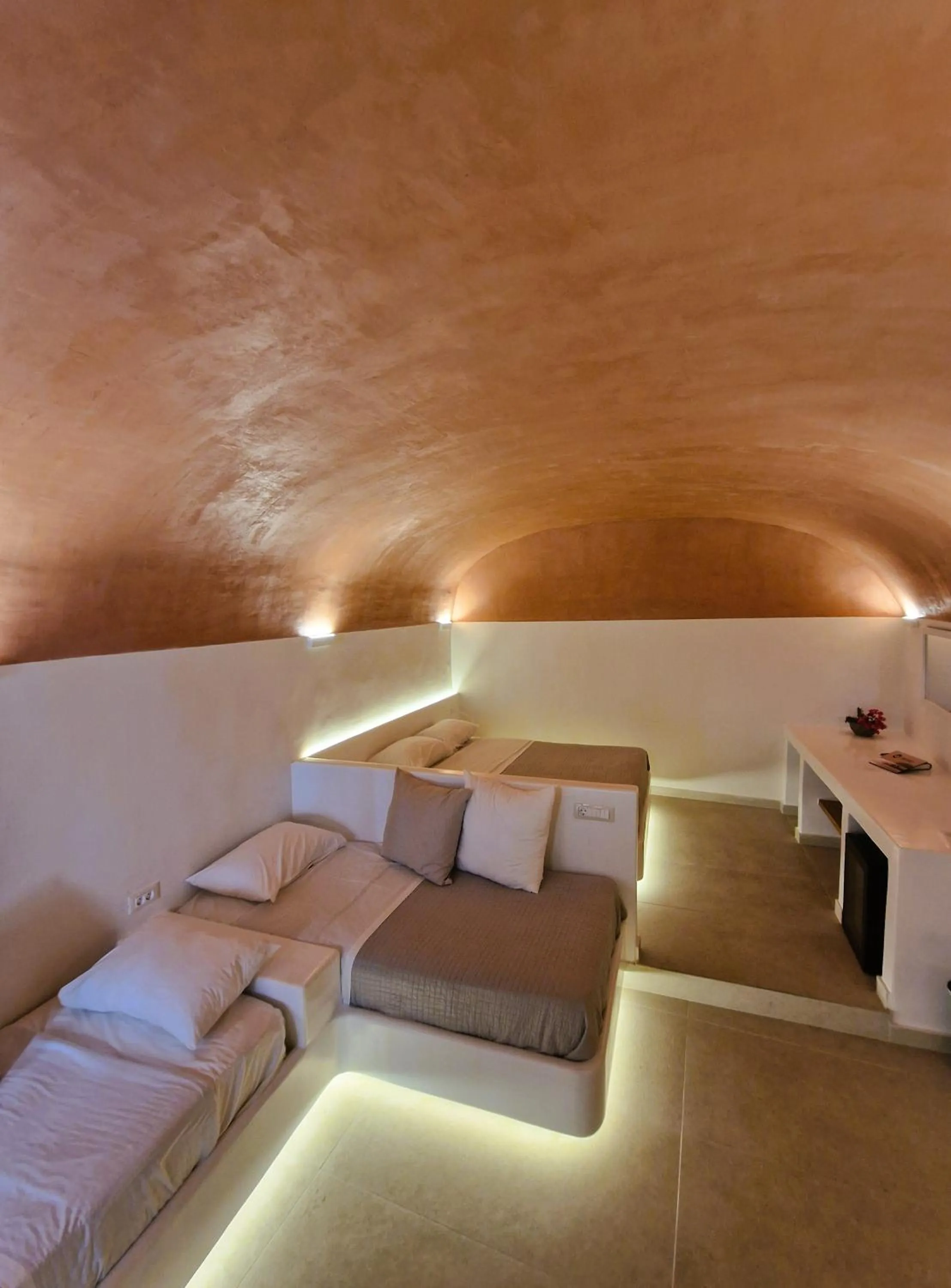 Property building in Kykladonisia Traditional Settlement