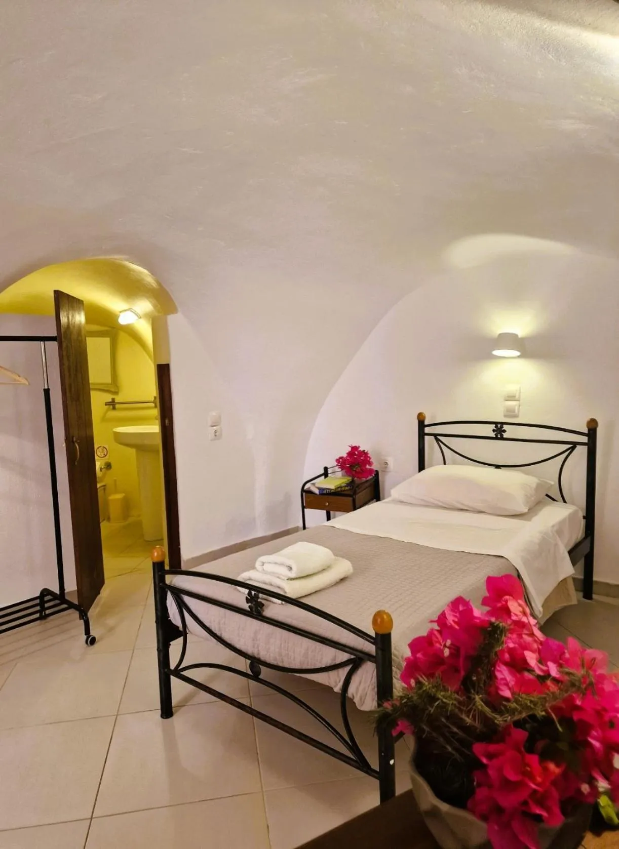 Photo of the whole room, Bed in Kykladonisia Traditional Settlement