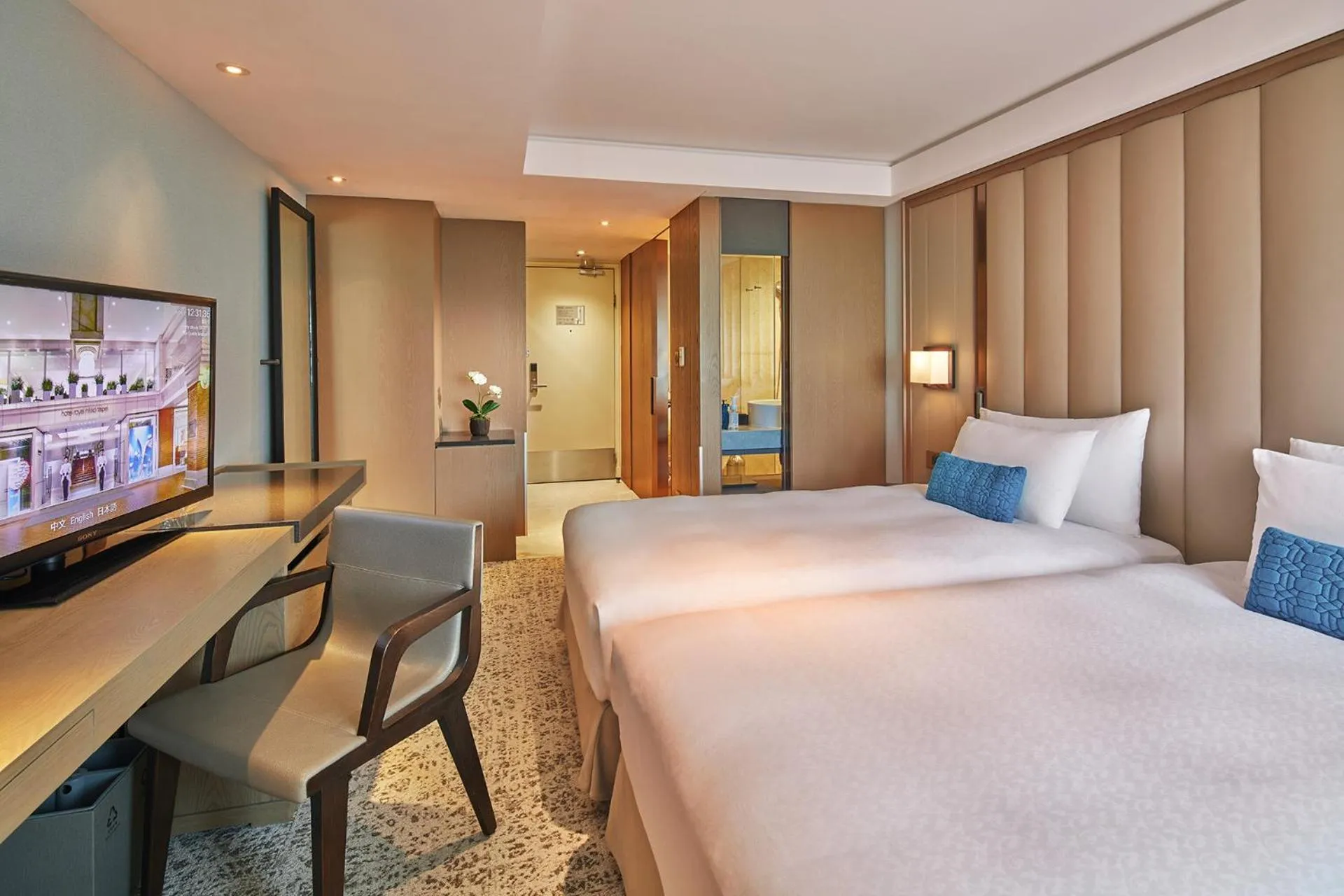 Photo of the whole room, Bed in Hotel Royal-Nikko Taipei