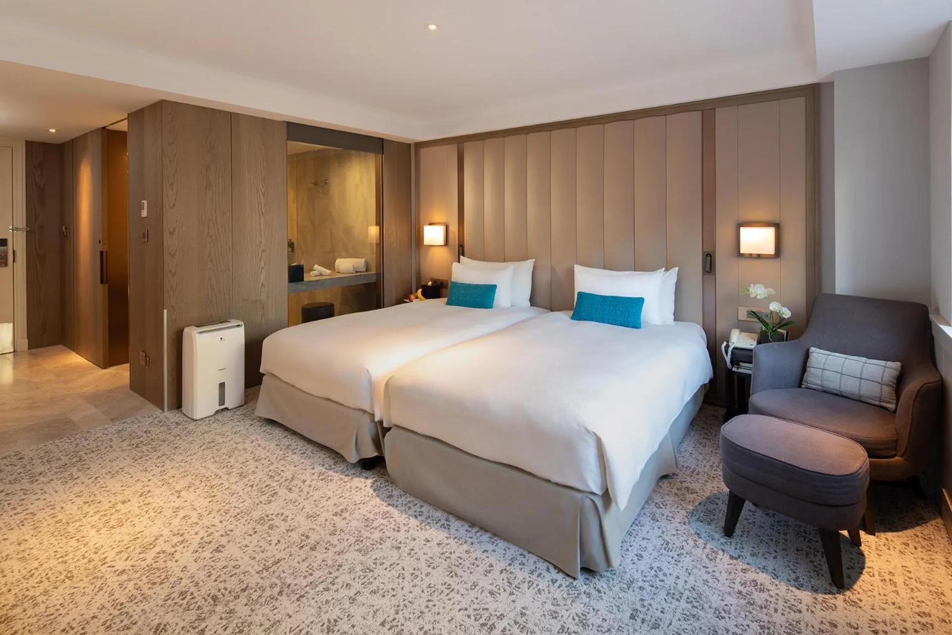 Photo of the whole room, Bed in Hotel Royal-Nikko Taipei