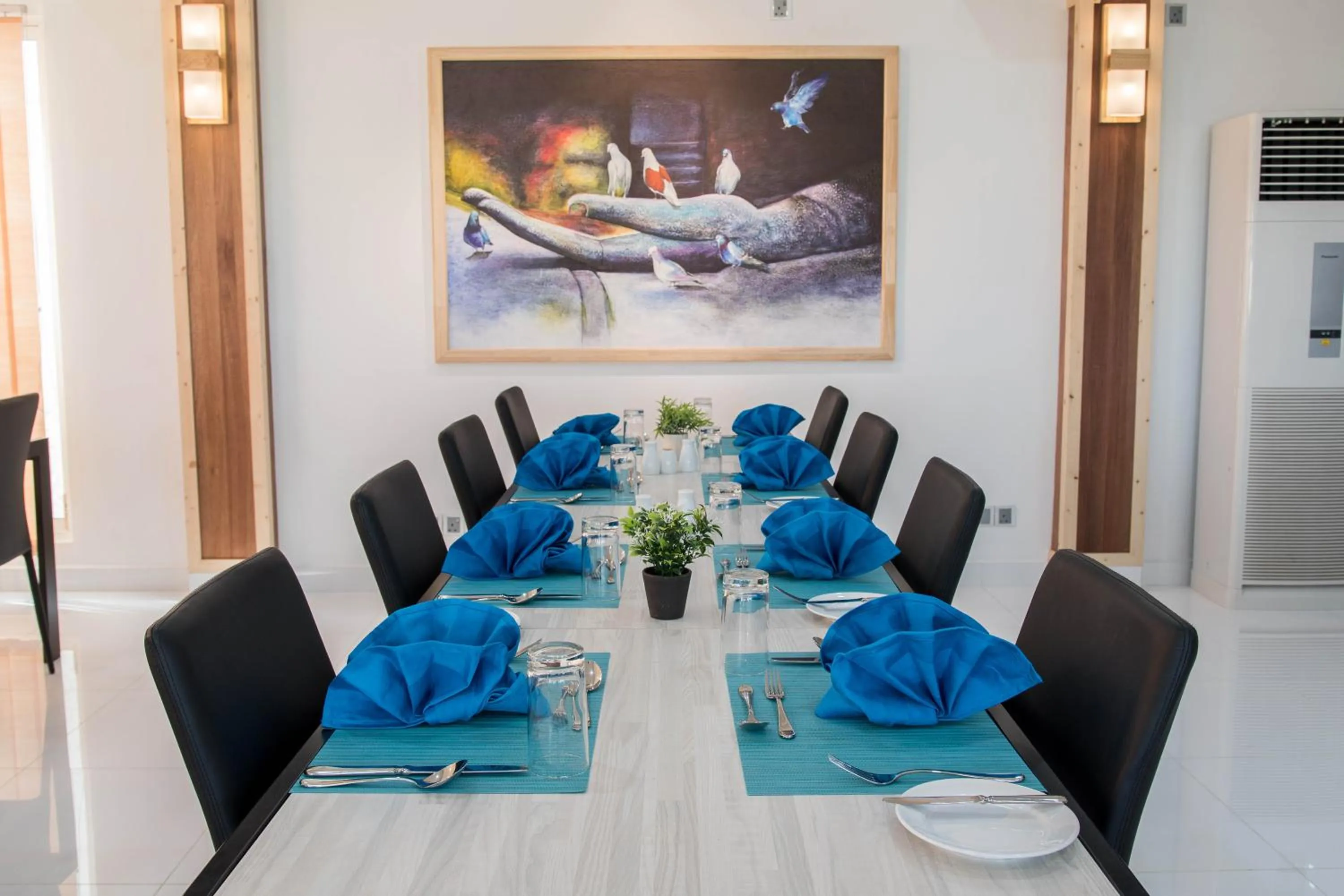 Restaurant/places to eat in Reef Edge Thulusdhoo, Maldives