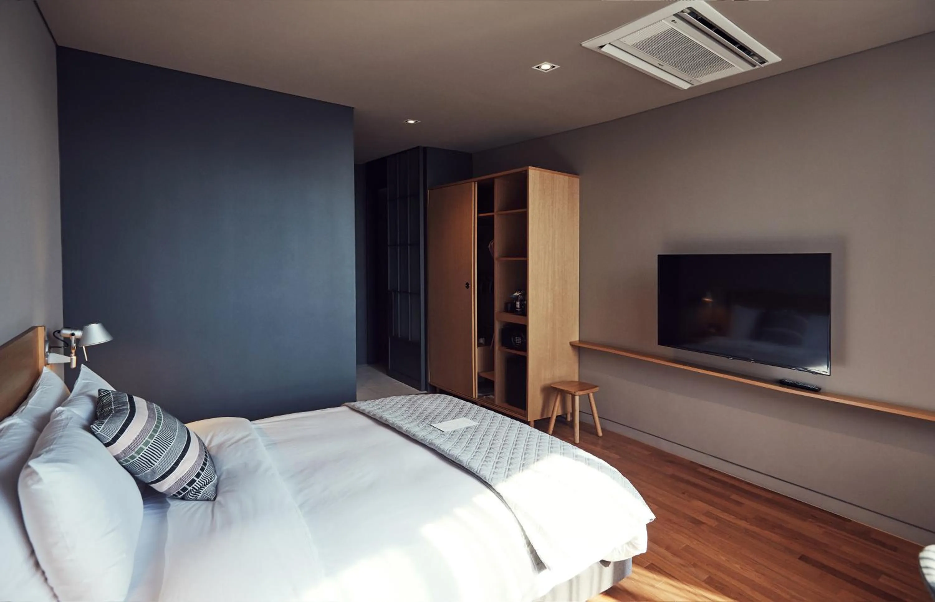 Bed in La Casa Hotel Seoul