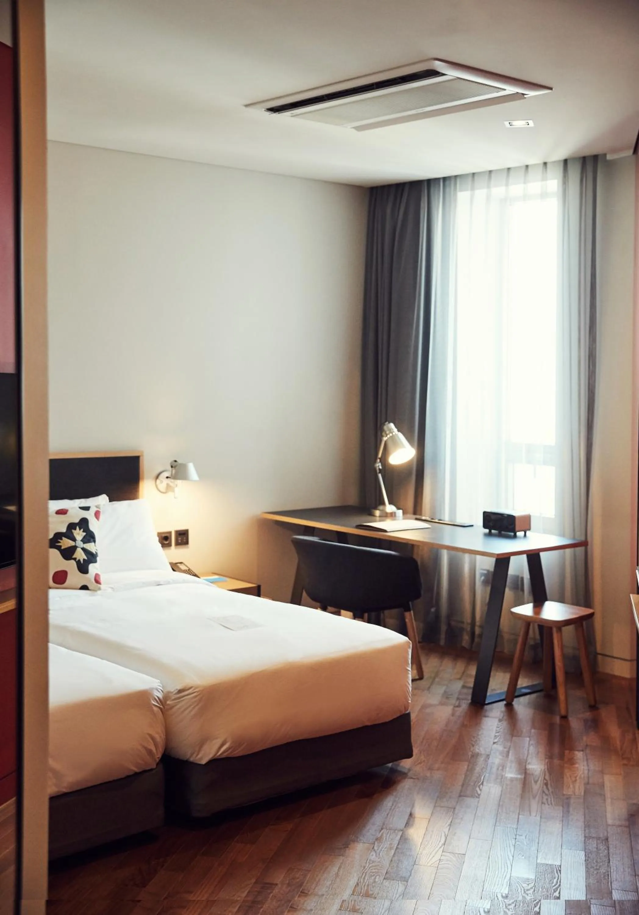 Bed in La Casa Hotel Seoul