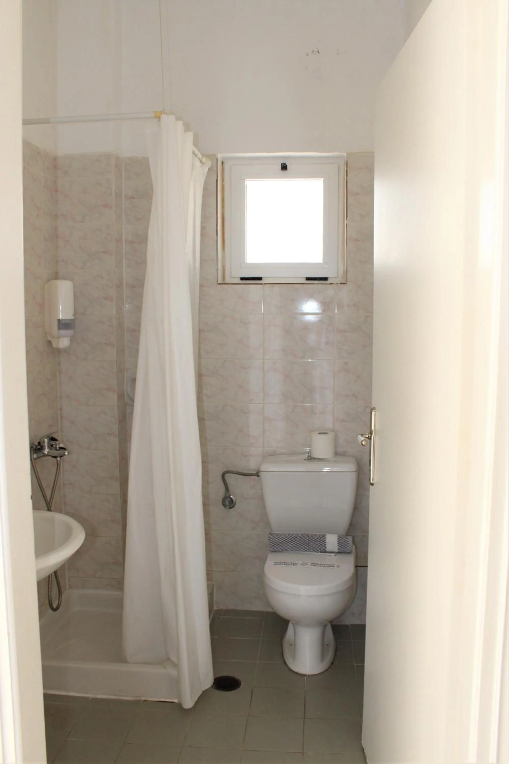 Shower in Chrissy's Paradise