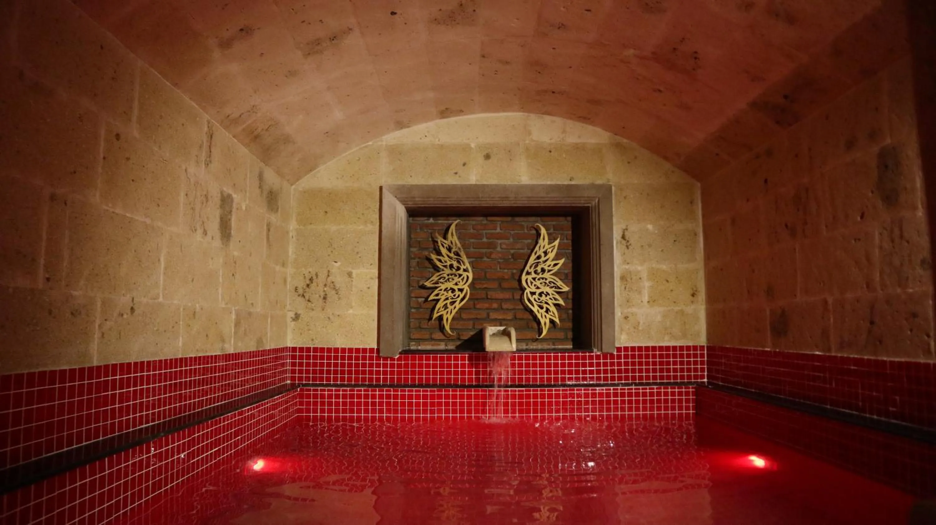 Swimming pool in terracota hotel