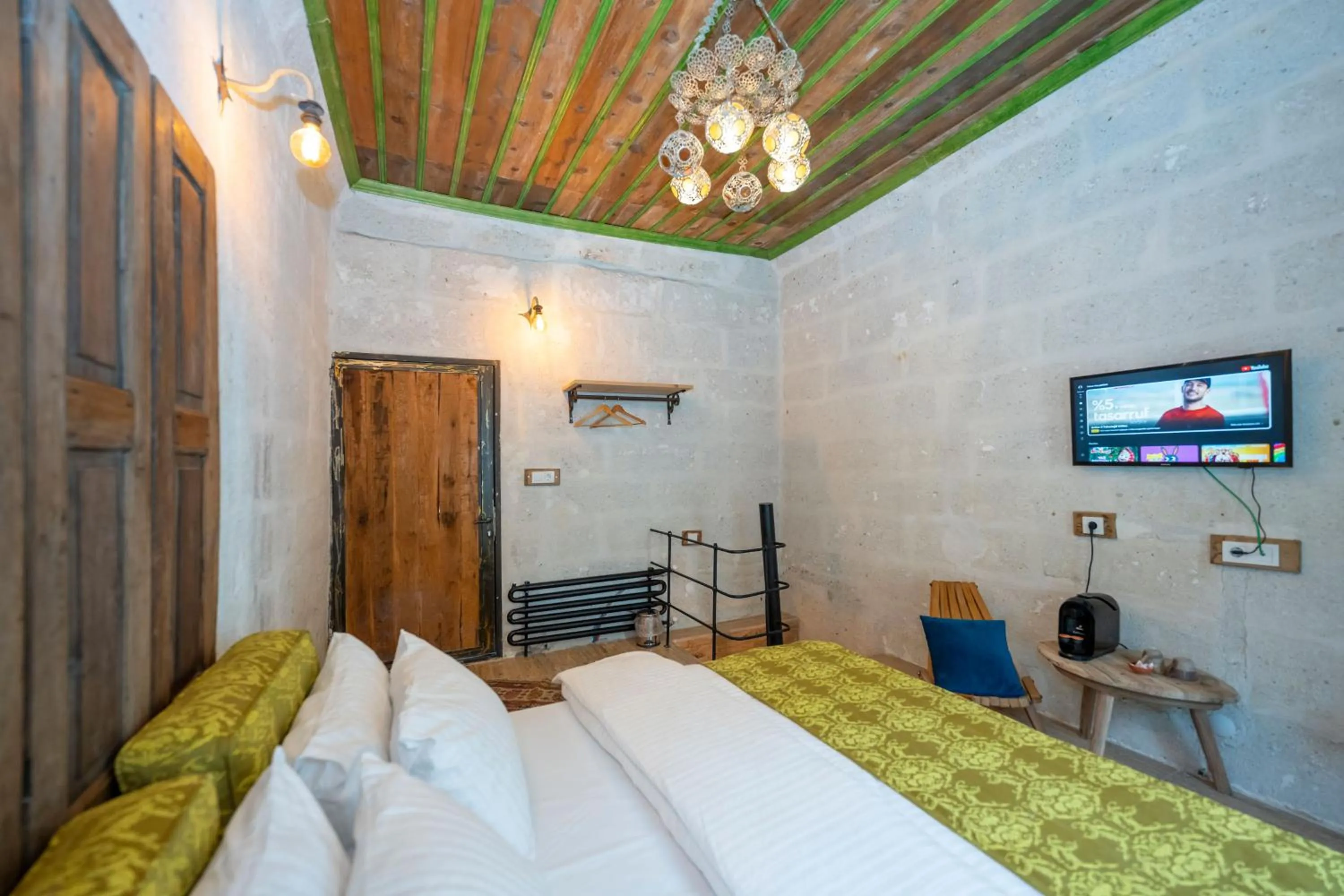 TV and multimedia, Bed in terracota hotel