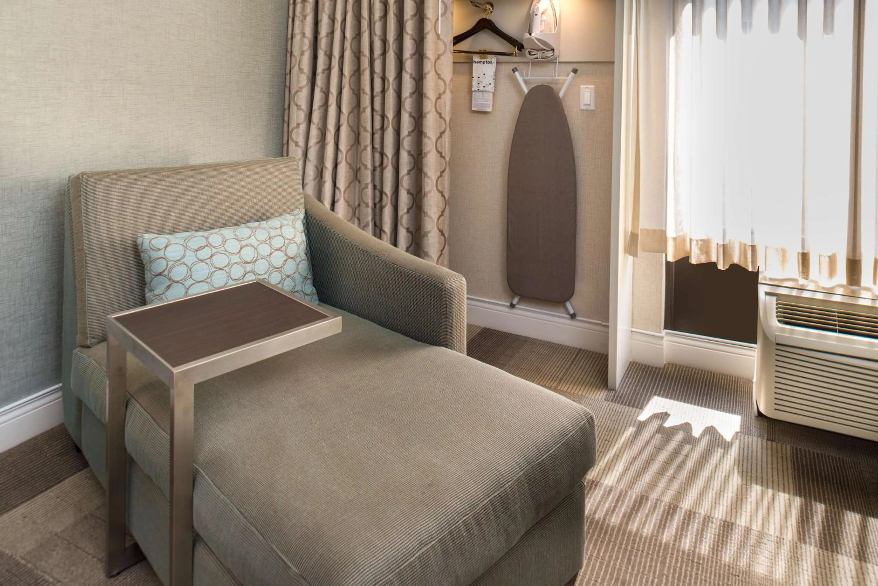 Bed in Hampton Inn Los Angeles-West Covina