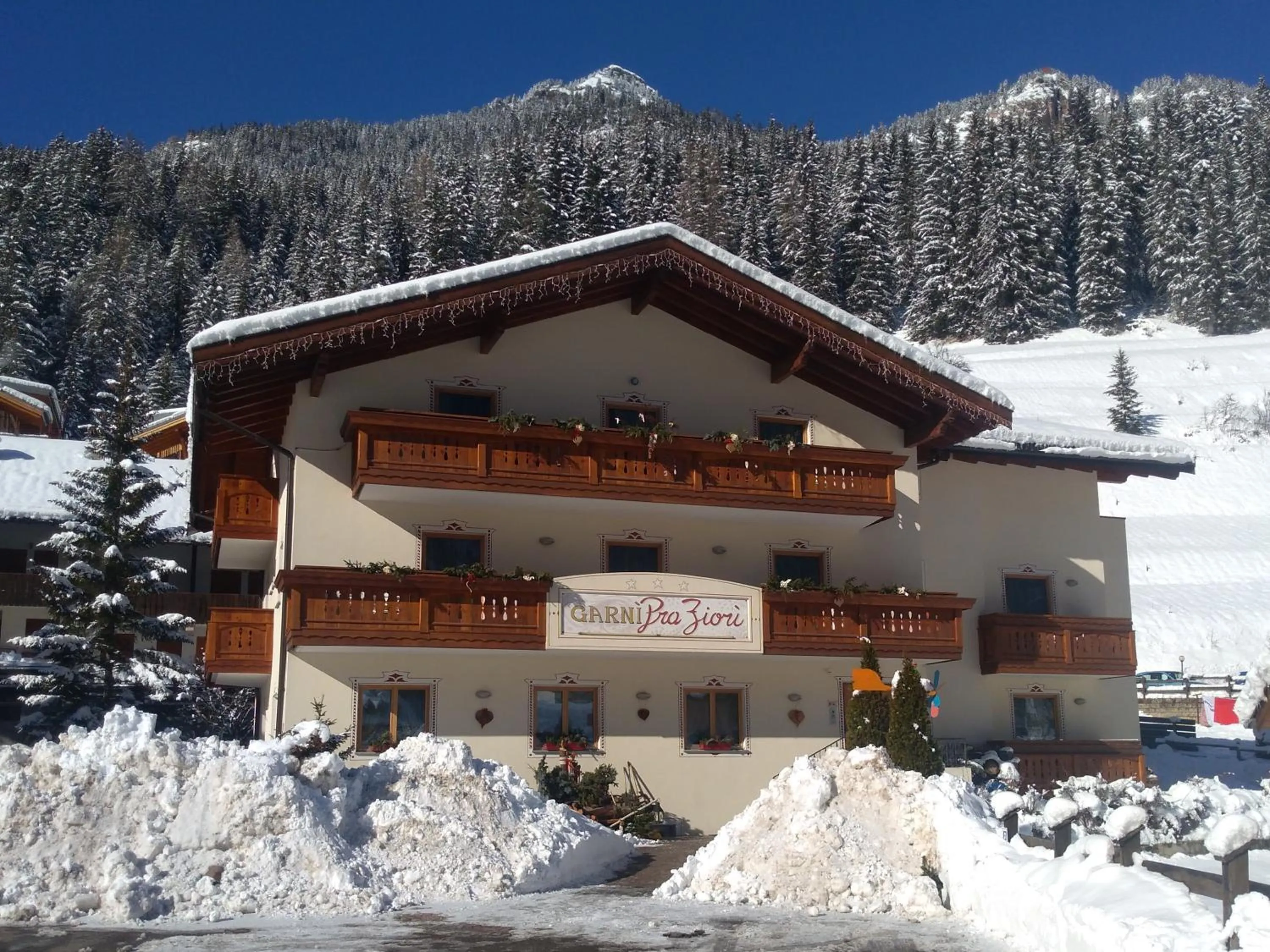 Property building in Garnì Prà Fiorì