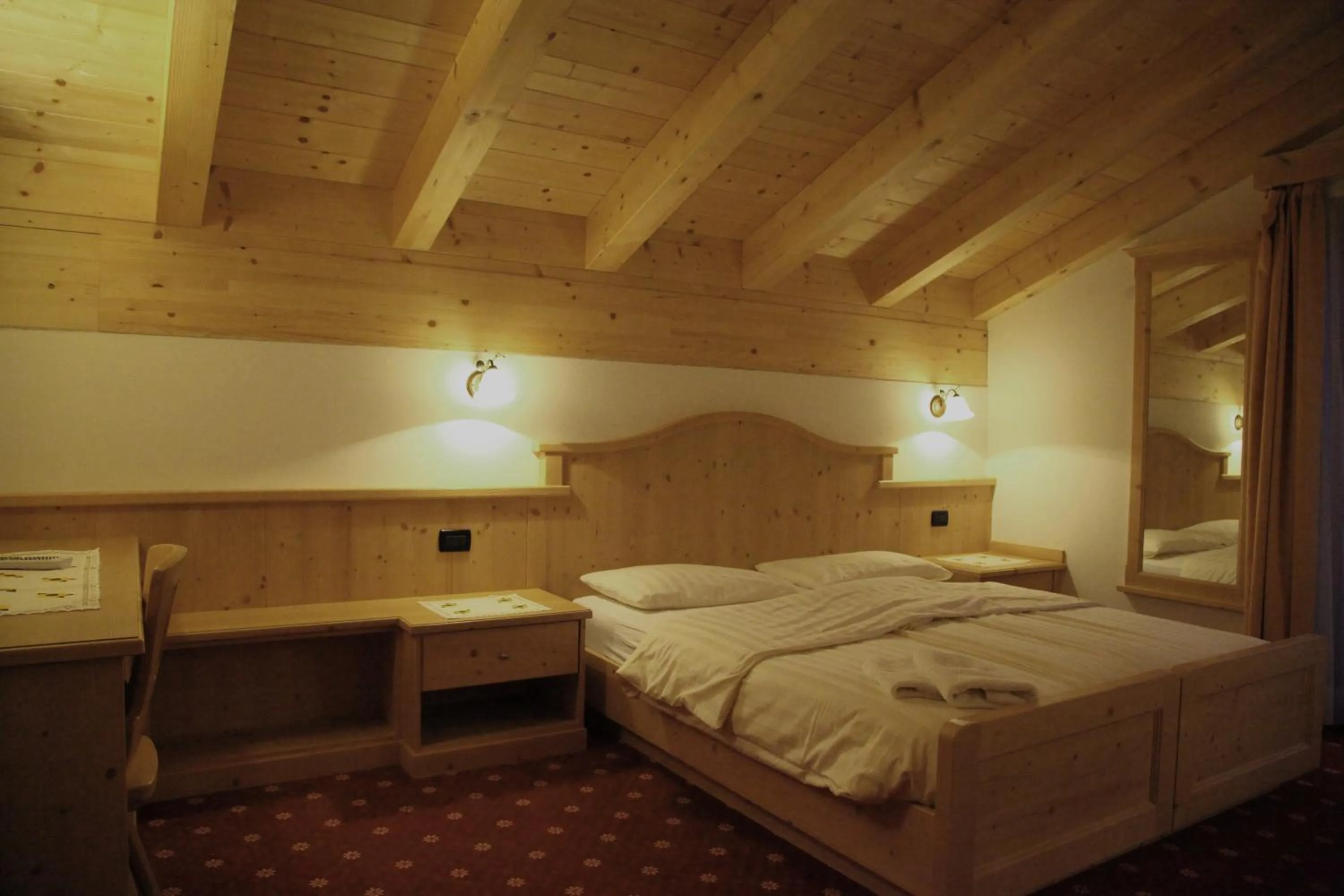 Photo of the whole room, Bed in Garnì Prà Fiorì