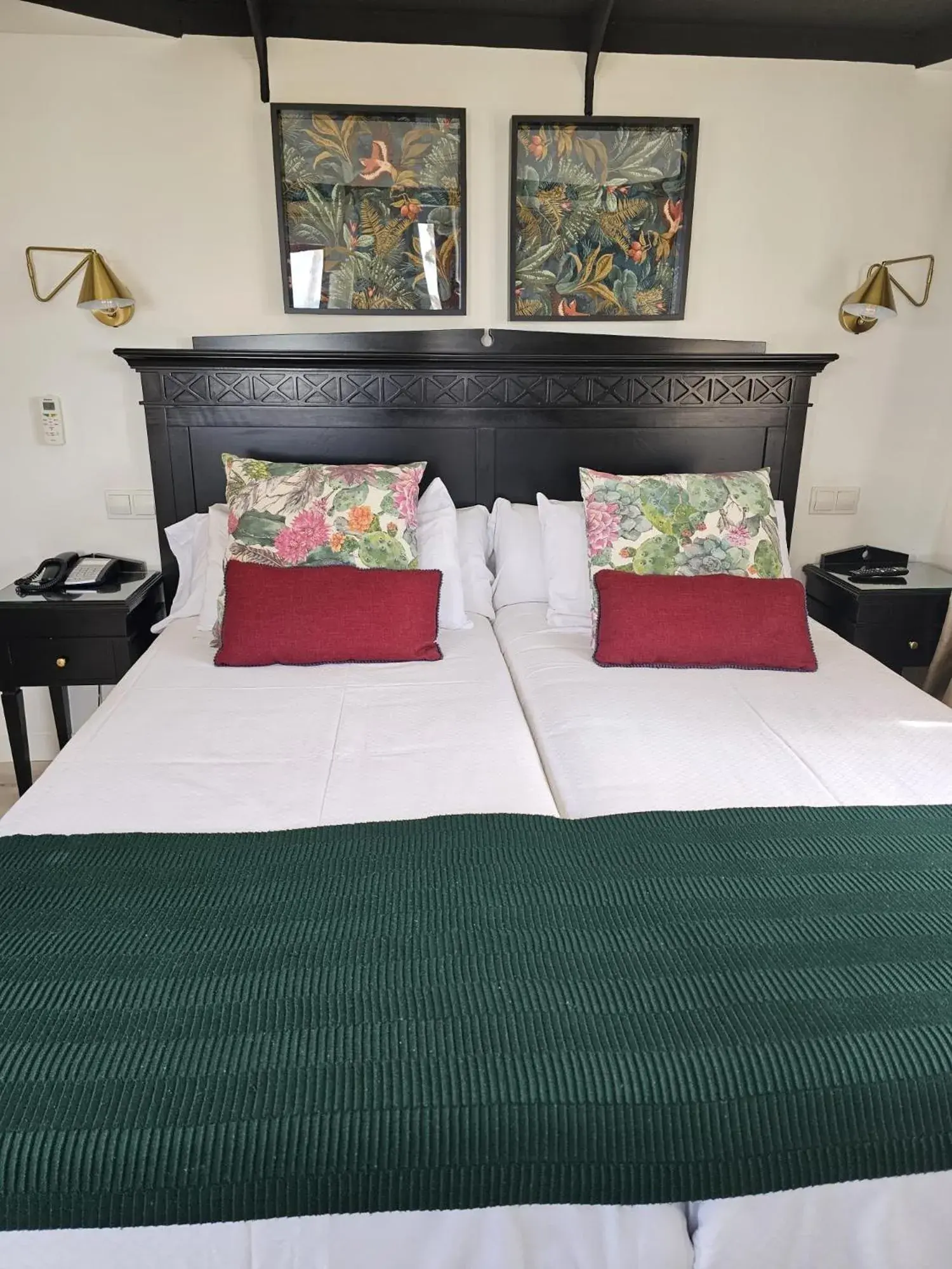 Twin Room with Balcony and Sea View in Hotel Ciutat Jardi Twin Room with Balcony and Sea View in Hotel Ciutat Jardi