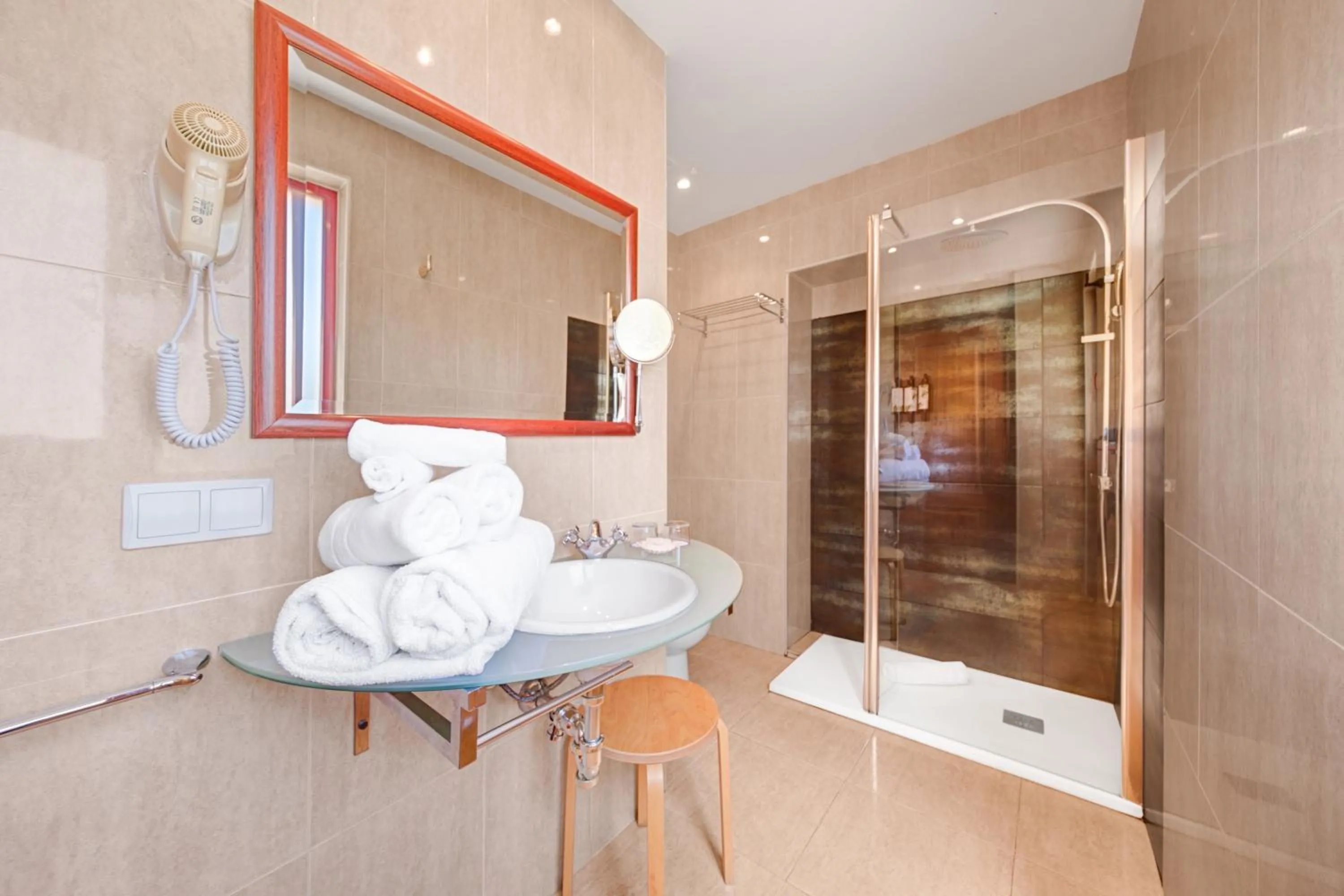 Bathroom in Hotel Ciutat Jardi