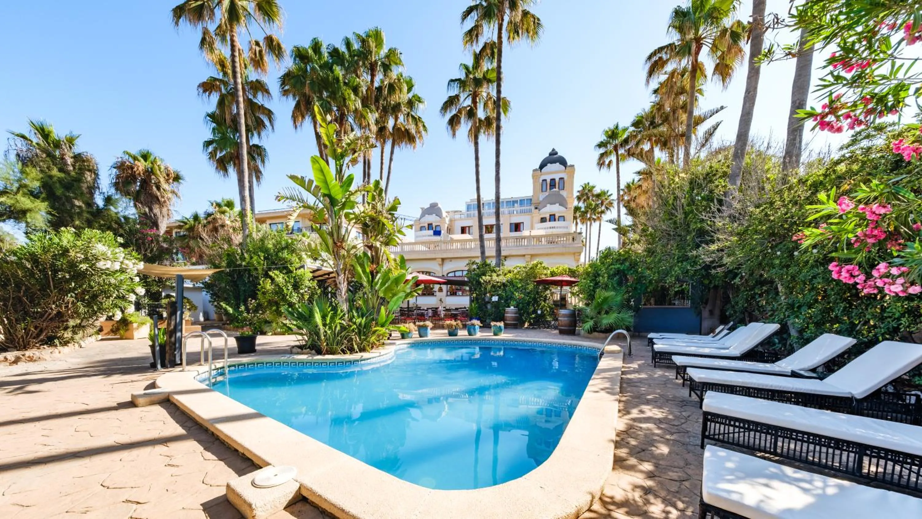 Swimming pool in Hotel Ciutat Jardi