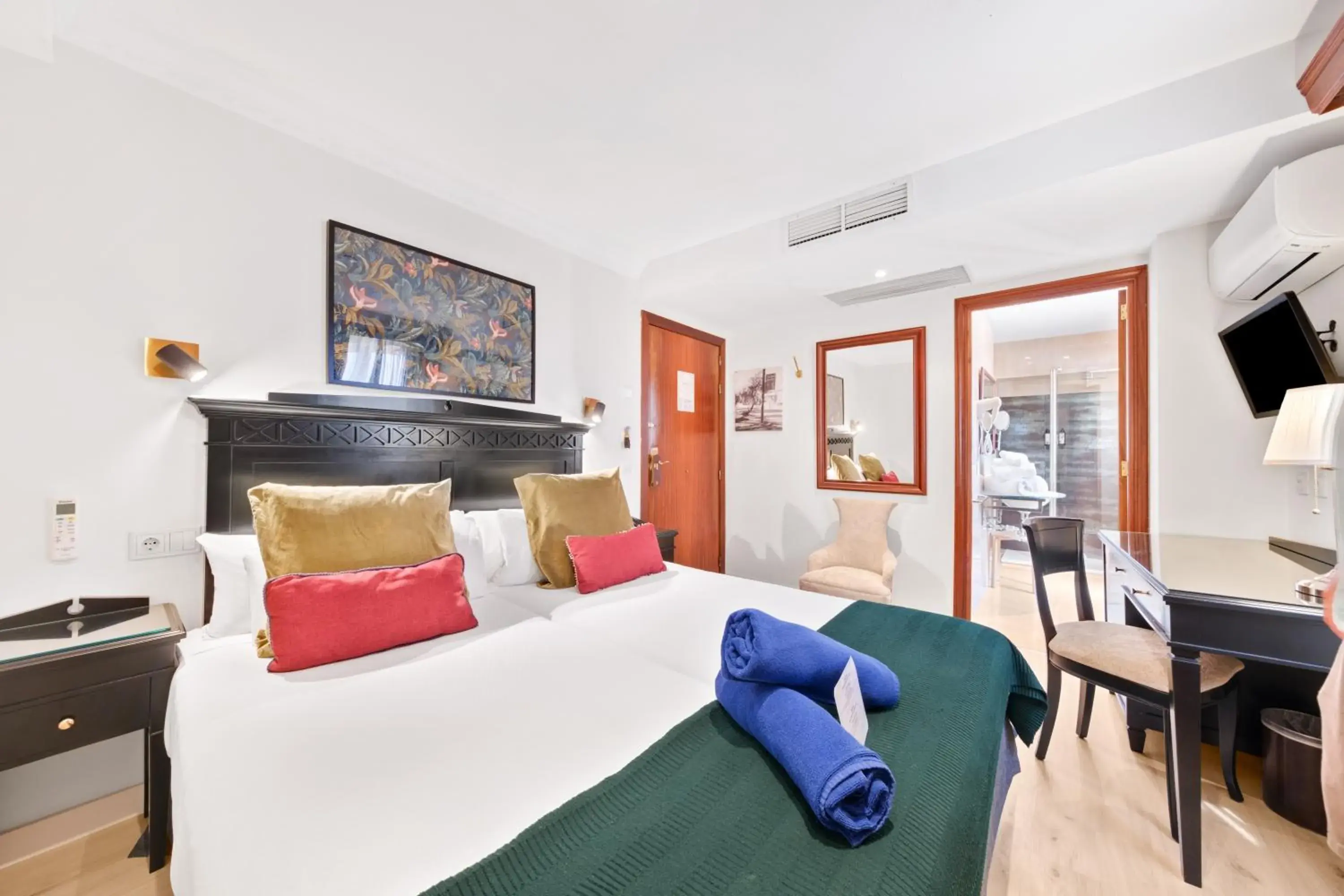 Twin Room in Hotel Ciutat Jardi Twin Room in Hotel Ciutat Jardi