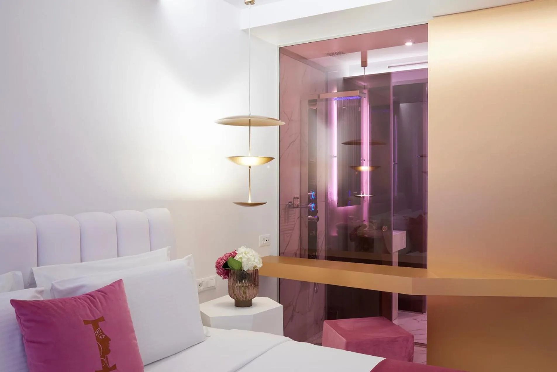 Bed in I Resort Beach Hotel & Spa