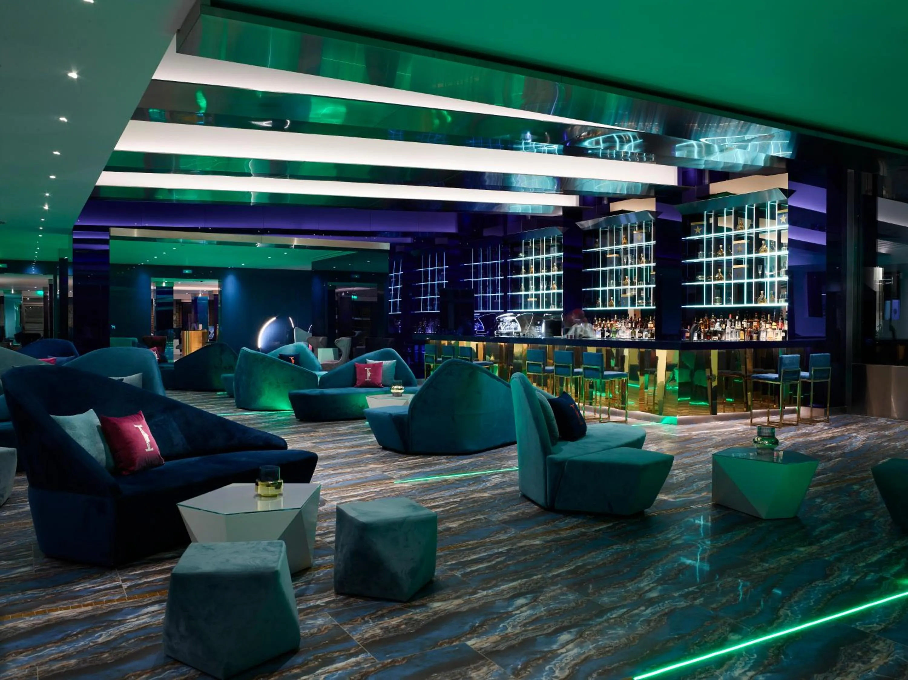 Lounge or bar in I Resort Beach Hotel & Spa