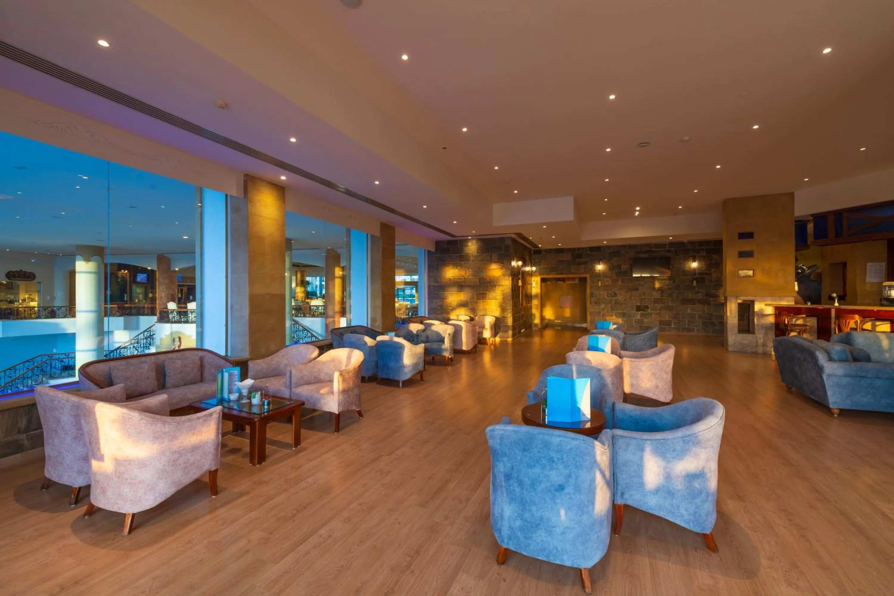 Lounge or bar in Amwaj Oyoun Resort