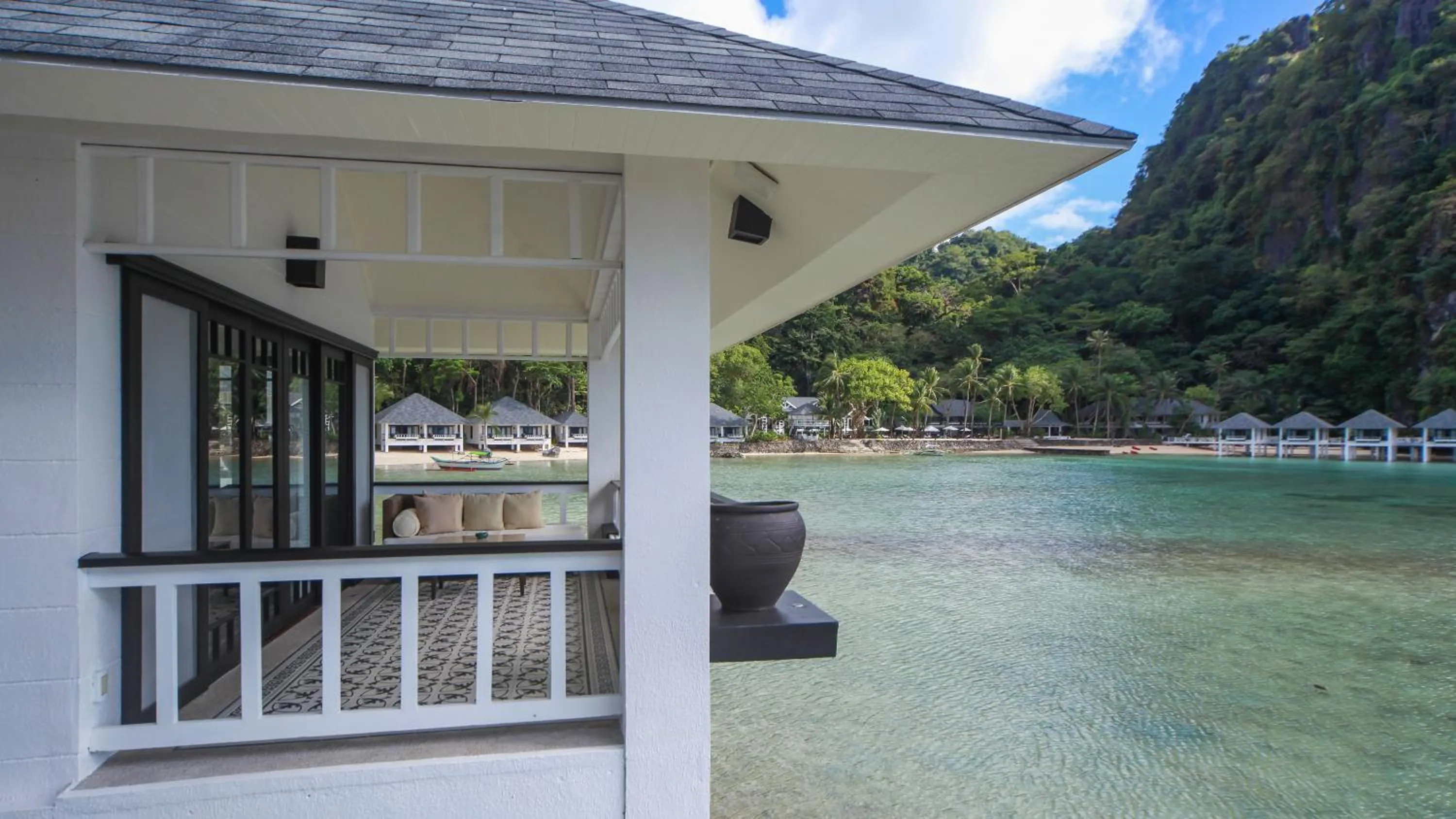 Day in El Nido Resorts Lagen Island