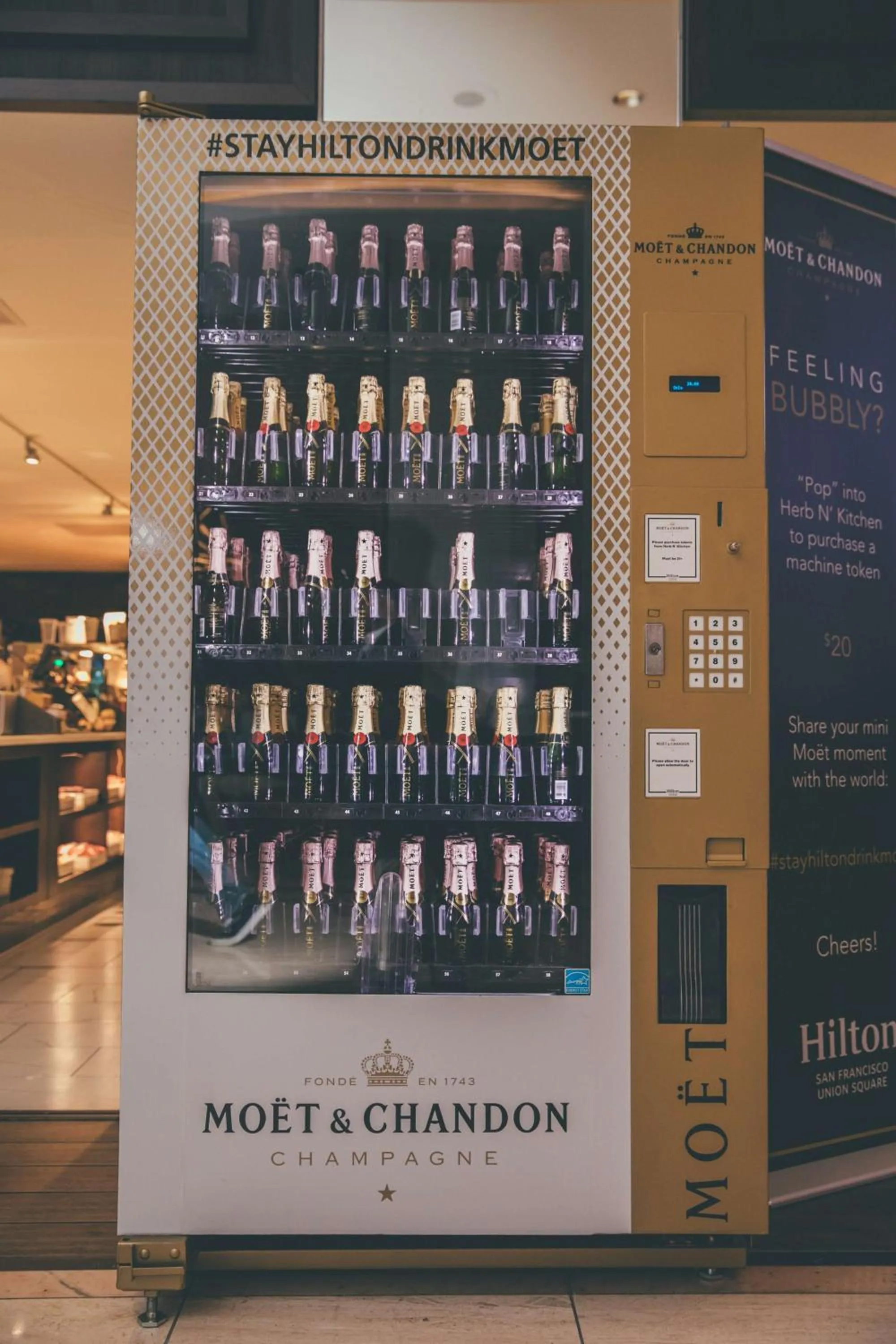 Dining area in Hilton San Francisco Union Square