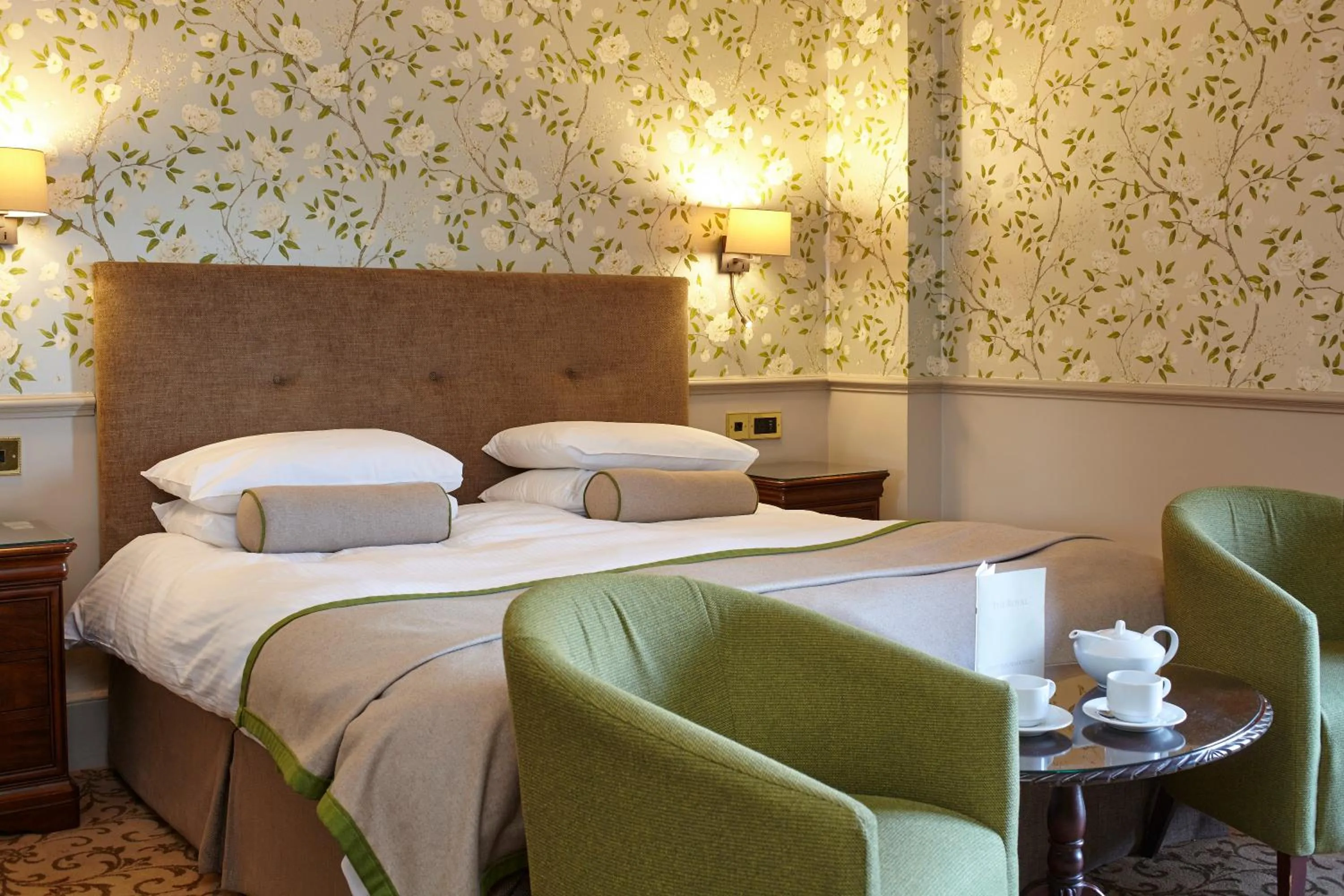 Bedroom, Bed in The Royal Hotel