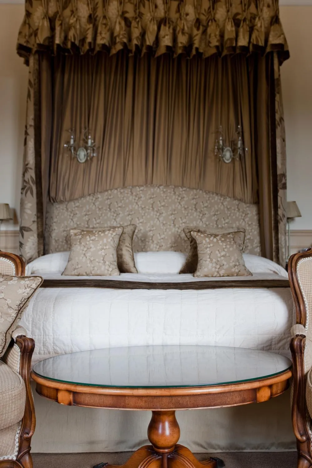 Bedroom, Bed in The Royal Hotel