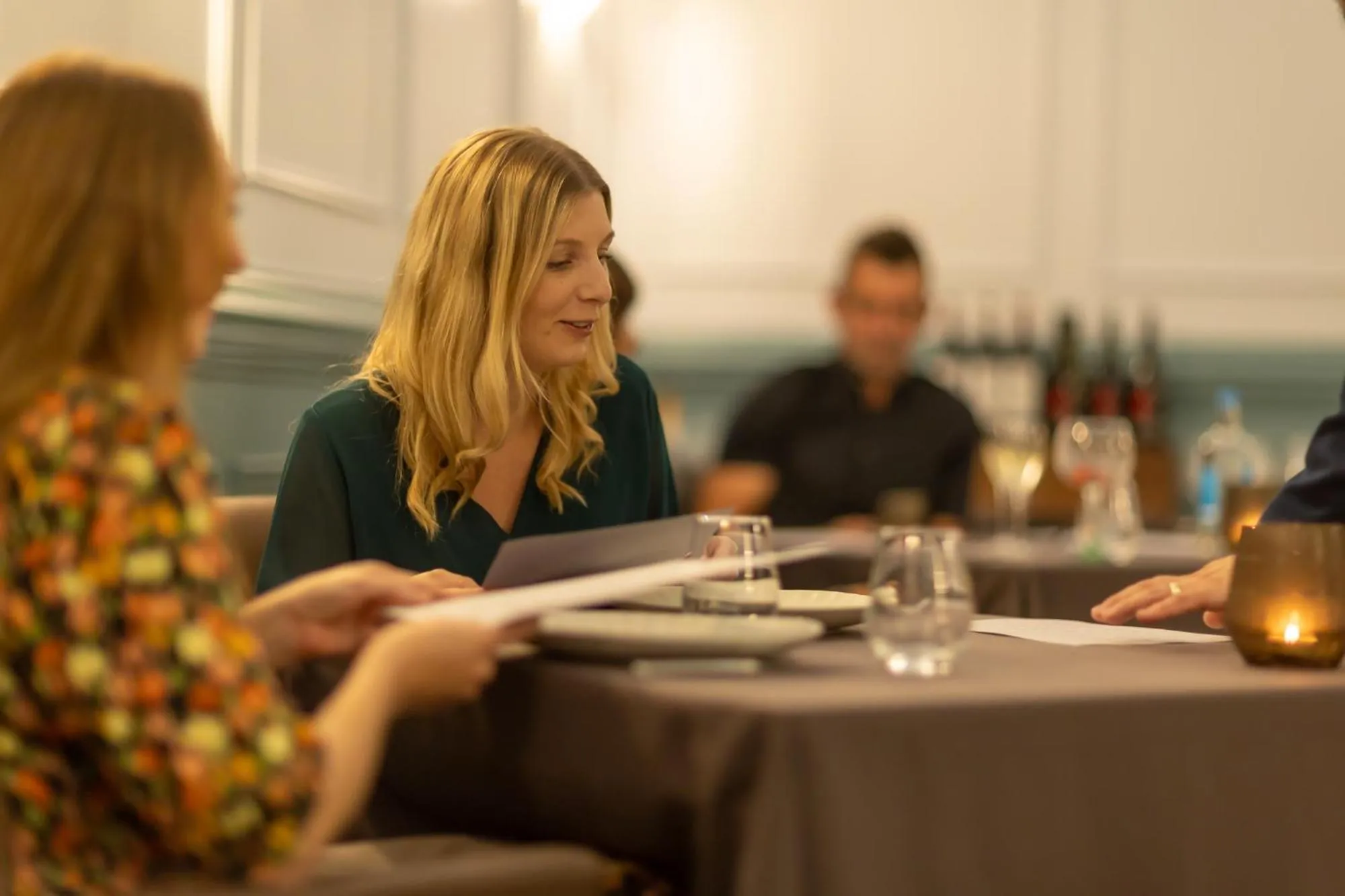 Restaurant/places to eat in The Royal Hotel