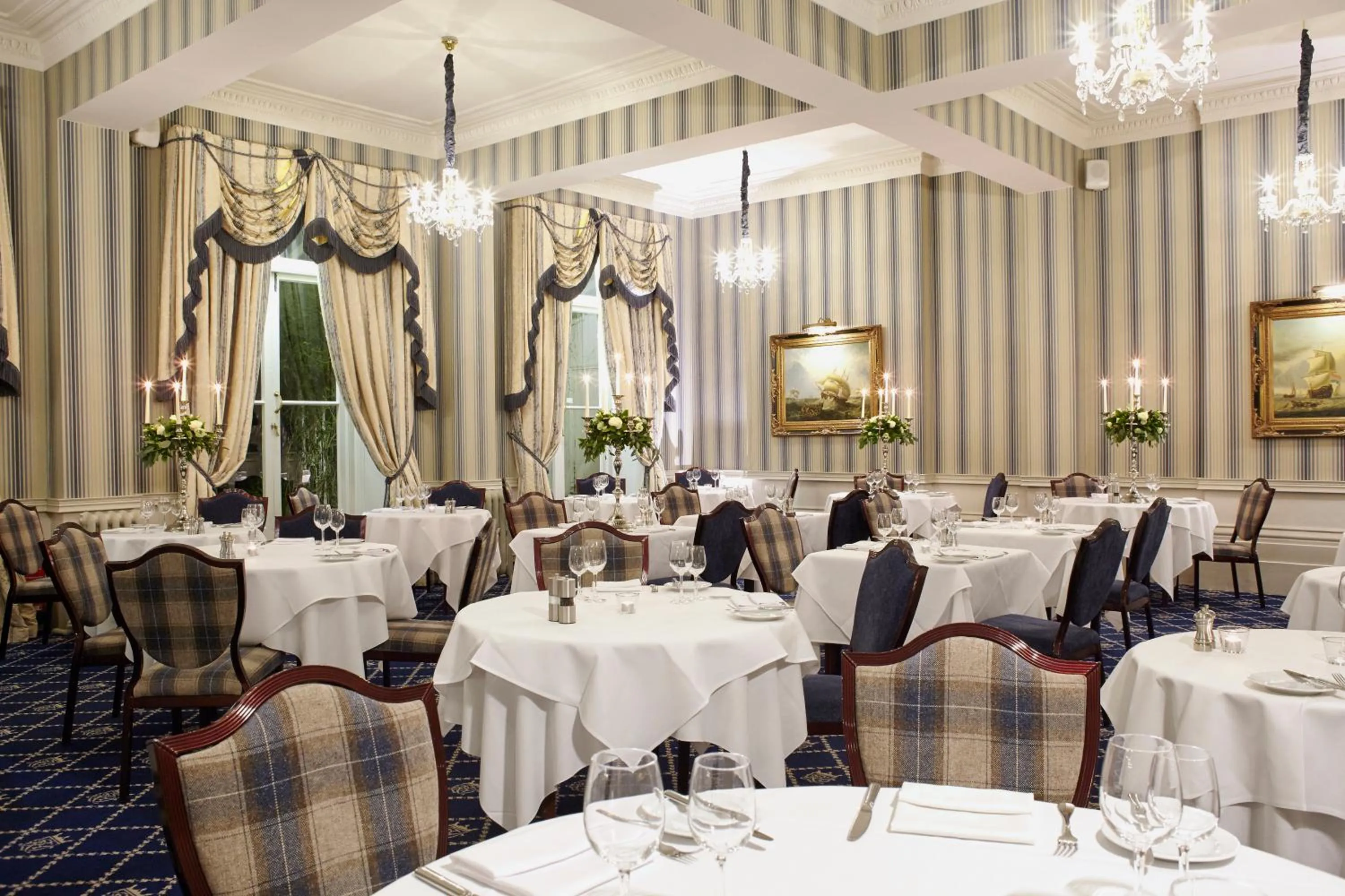 Restaurant/places to eat in The Royal Hotel