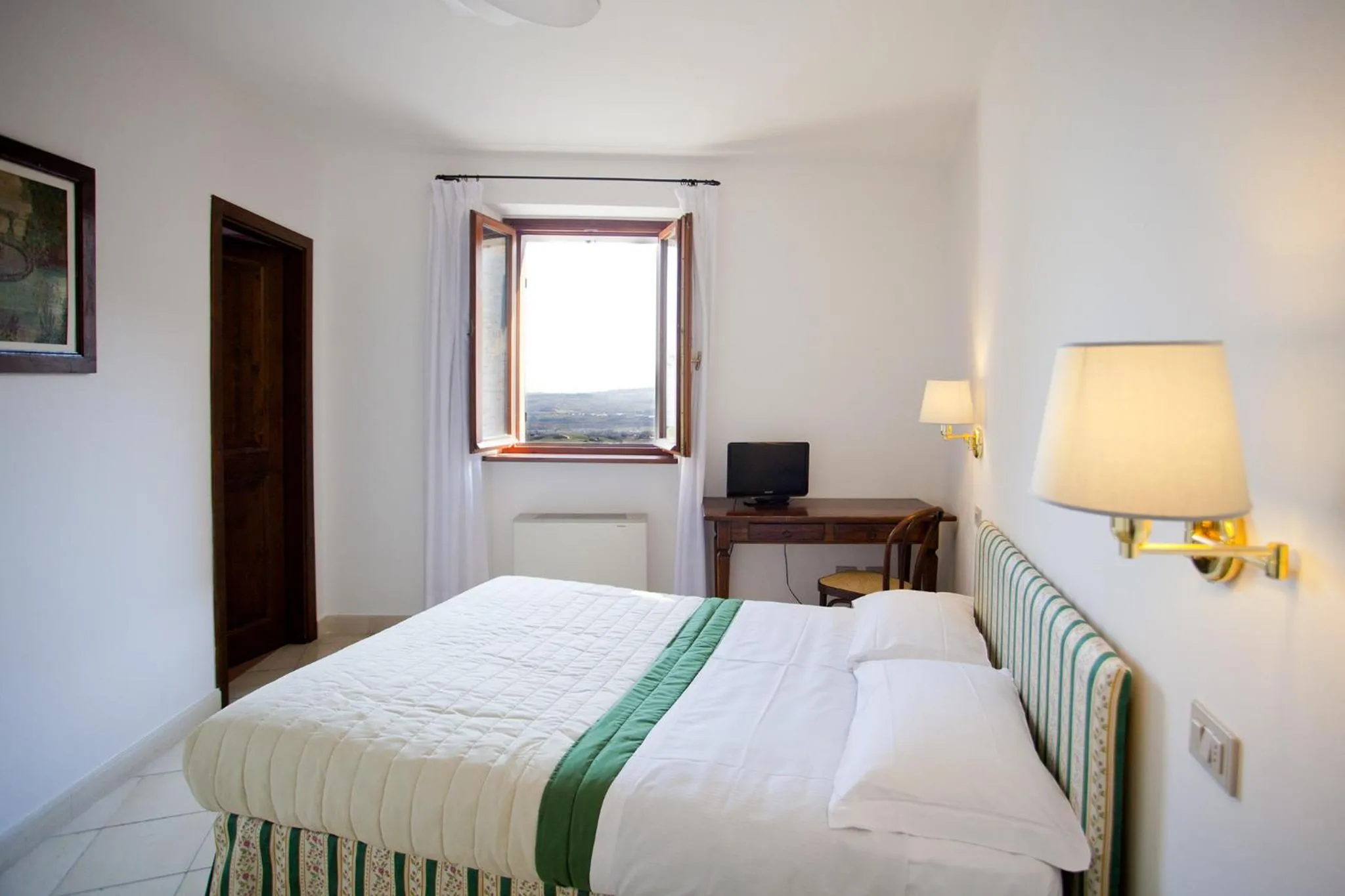 Bed in Casa Oliva borgo del Benessere delle Marche