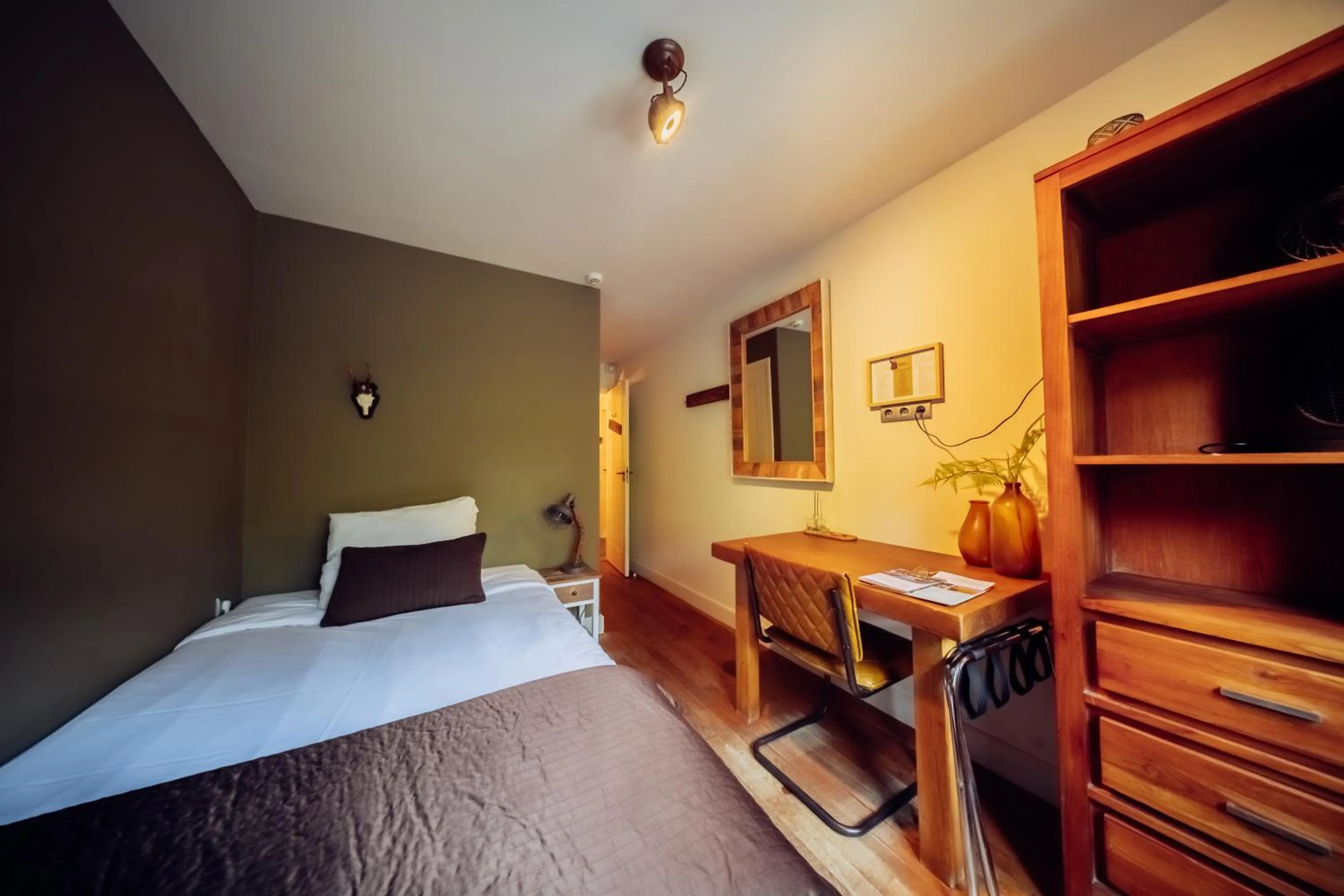 Bed in Hotel & Restaurant Meneer Van Eijck