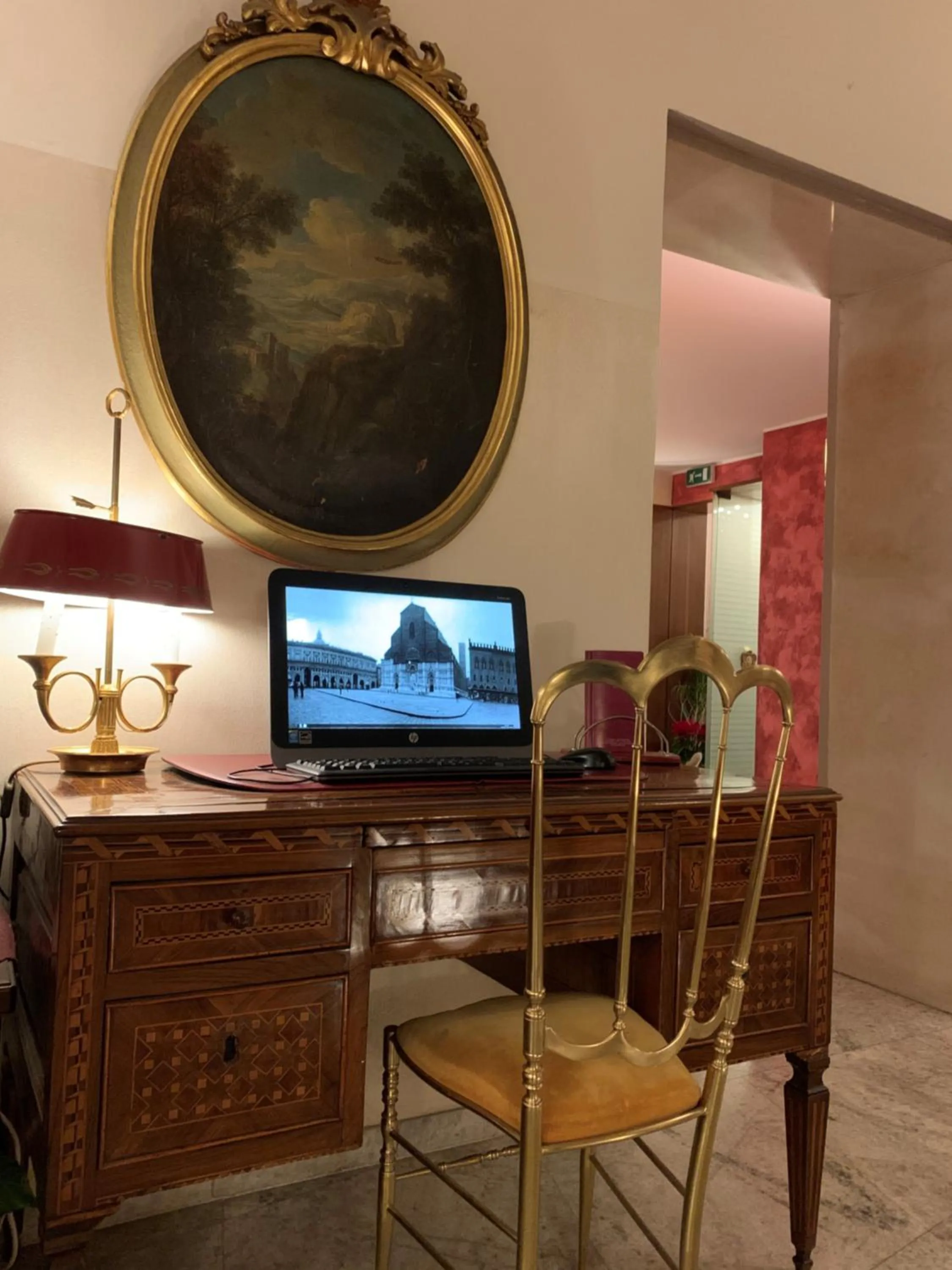 TV and multimedia in Hotel Roma