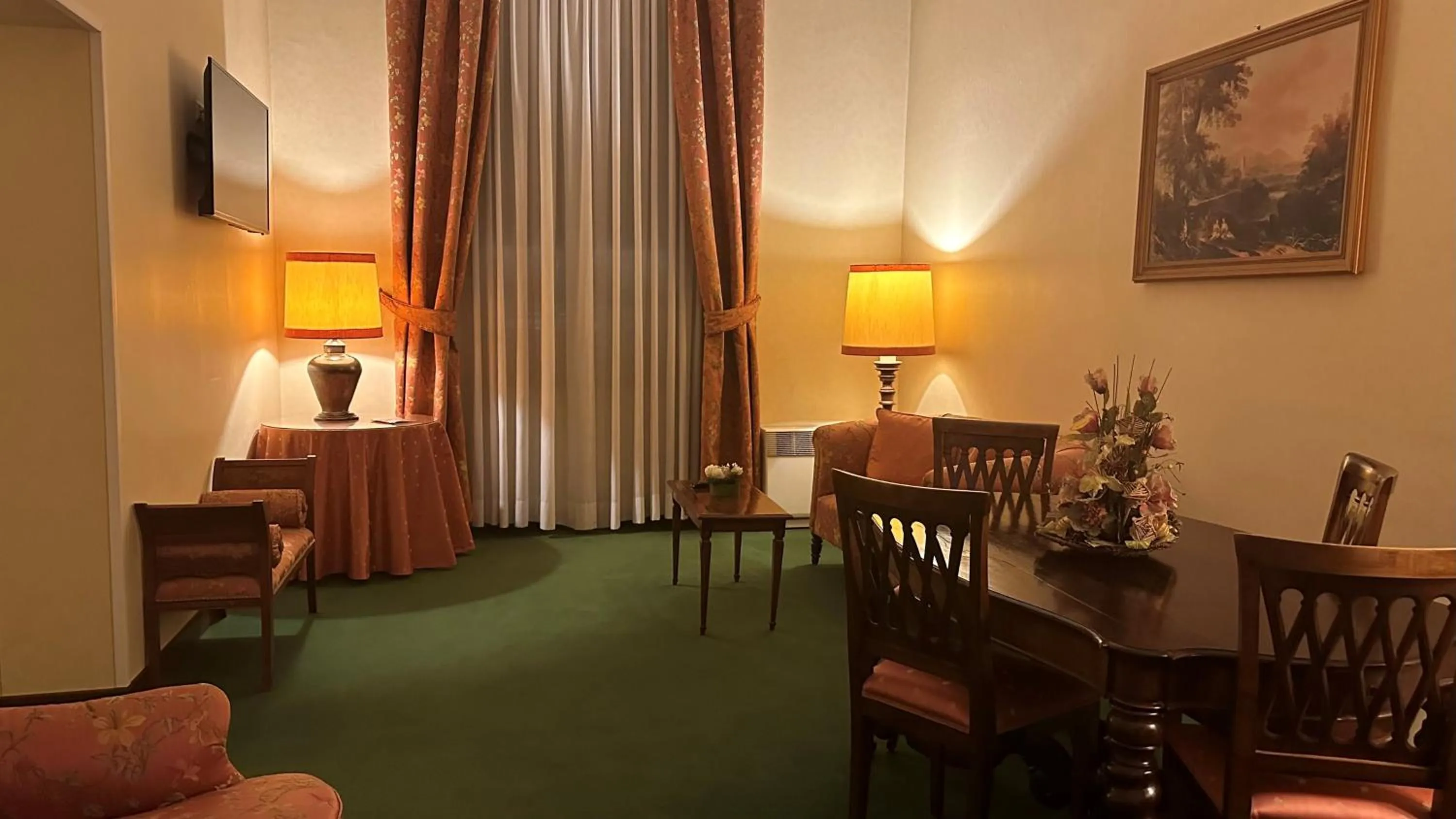 TV and multimedia in Hotel Roma