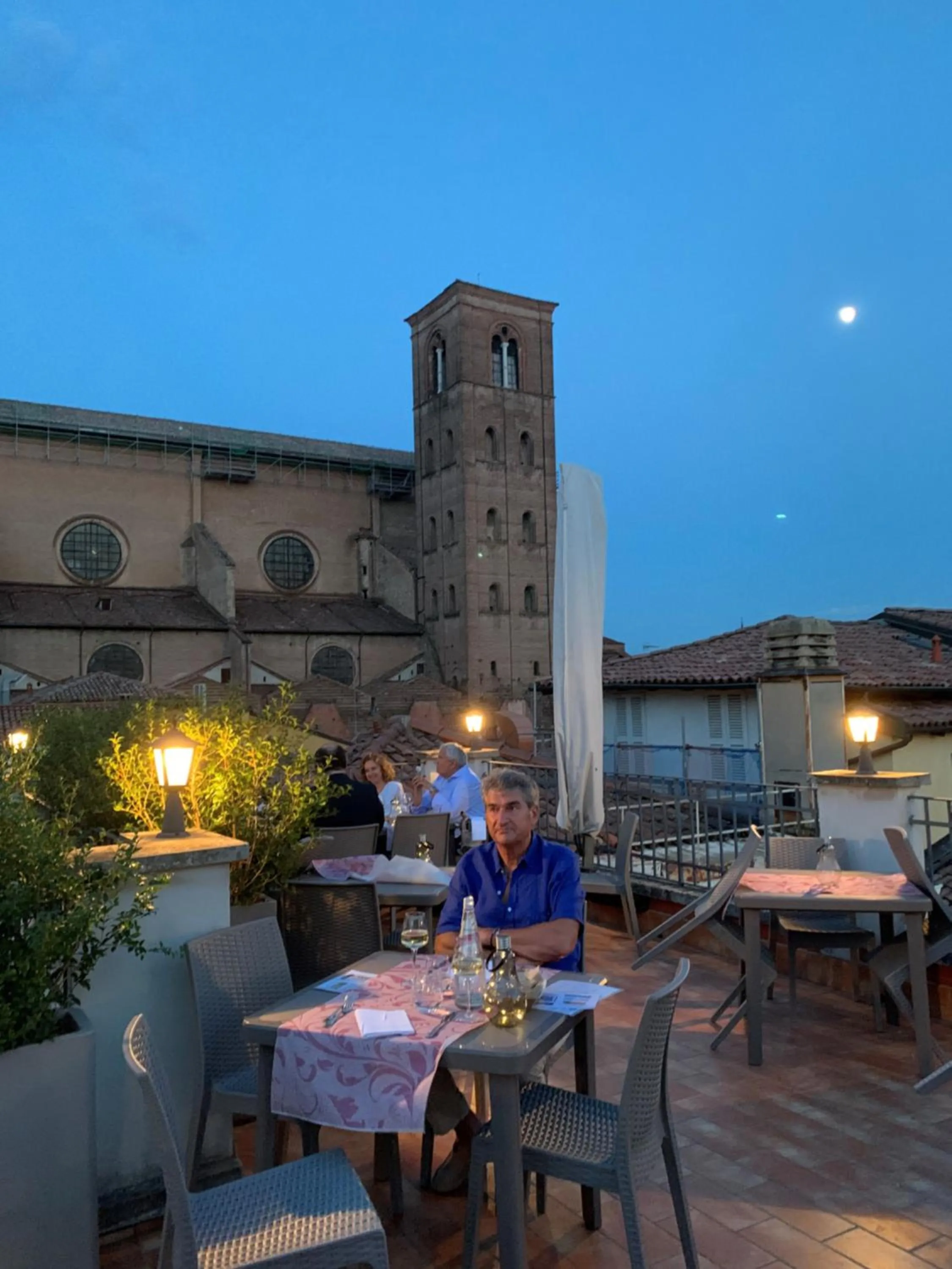 Restaurant/places to eat in Hotel Roma