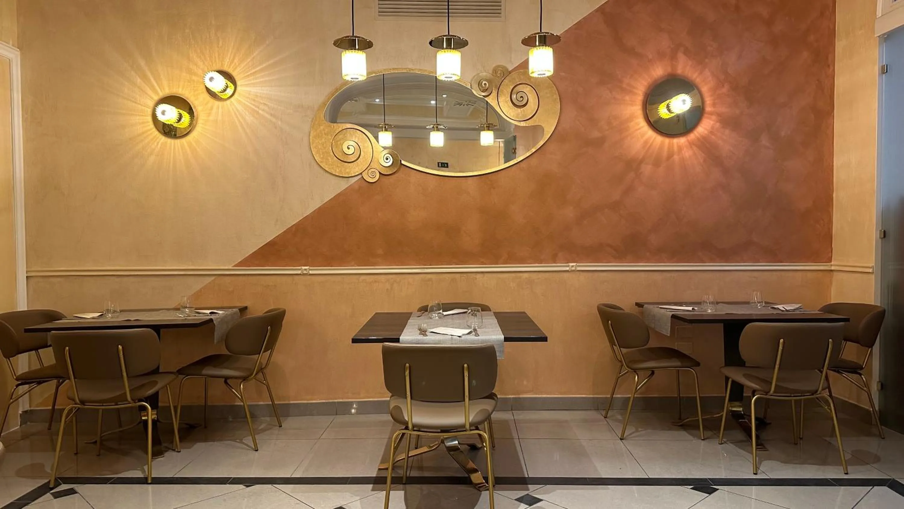 Restaurant/places to eat in Hotel Roma