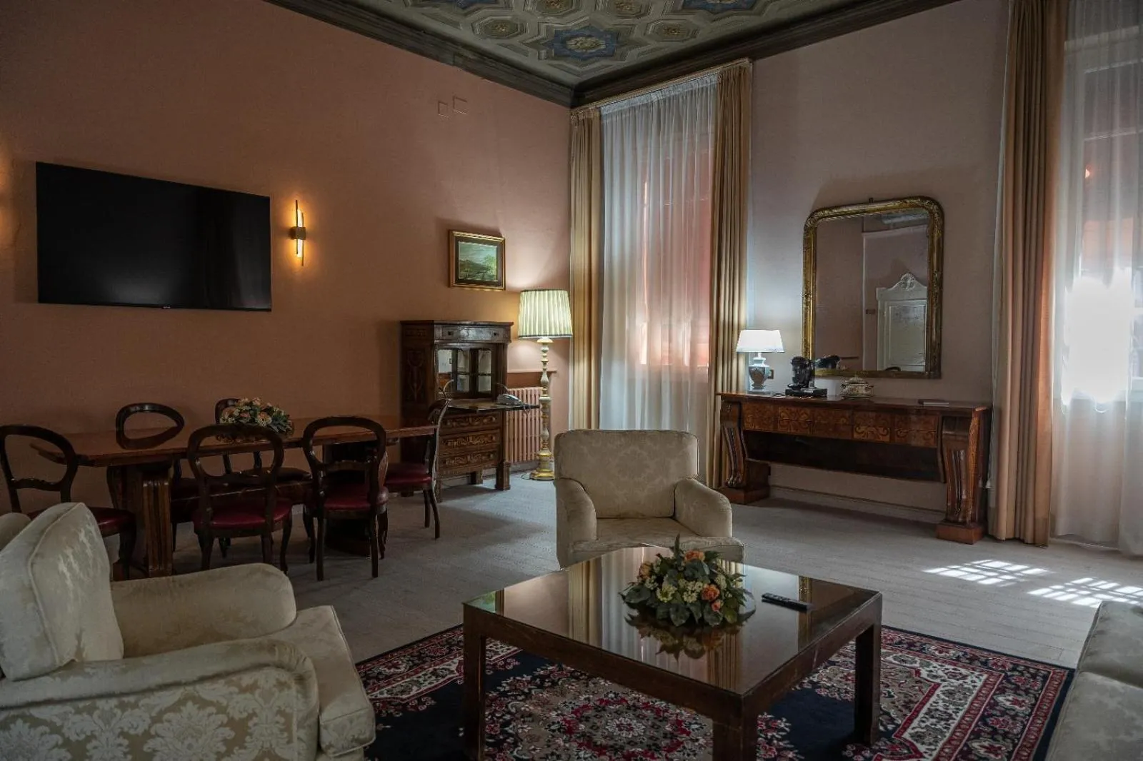 Communal lounge/ TV room in Hotel Roma