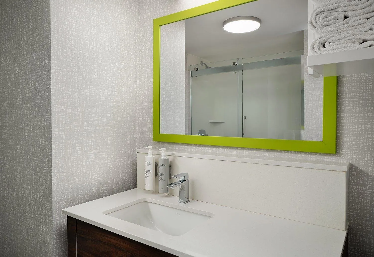 Bathroom in Hampton Inn San Diego/Del Mar