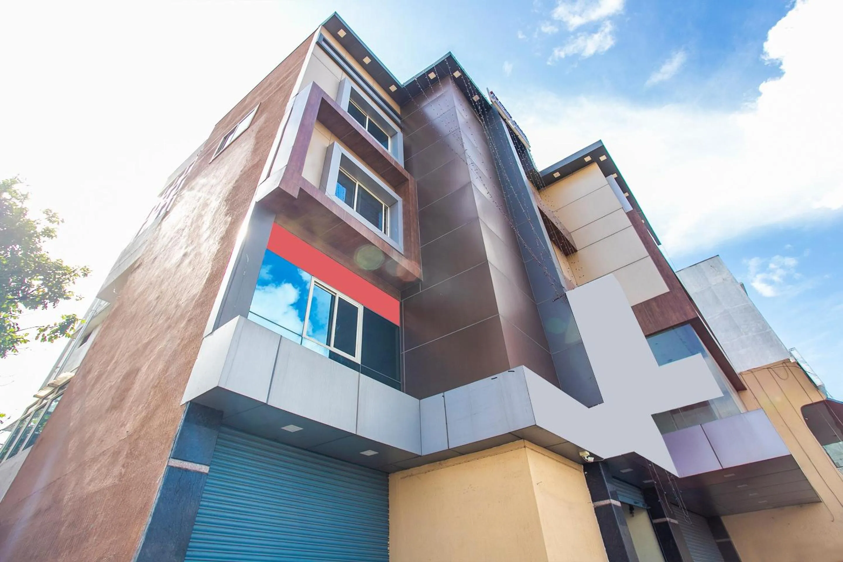 Facade/entrance in Hotel O by OYO Alankar Residency