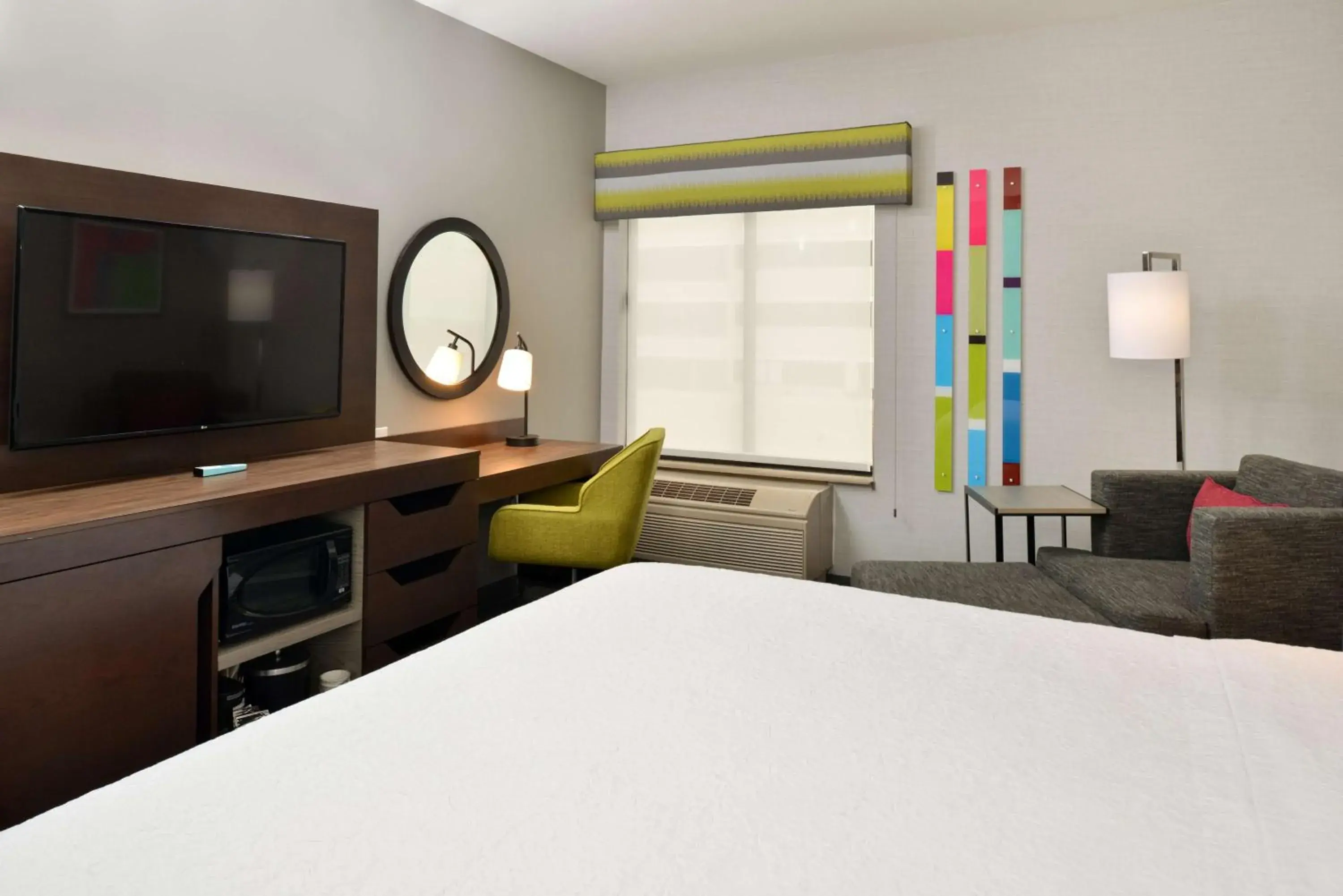 King Room with King Bed - Non-Smoking in Hampton Inn San Francisco - Daly City King Room with King Bed - Non-Smoking in Hampton Inn San Francisco - Daly City