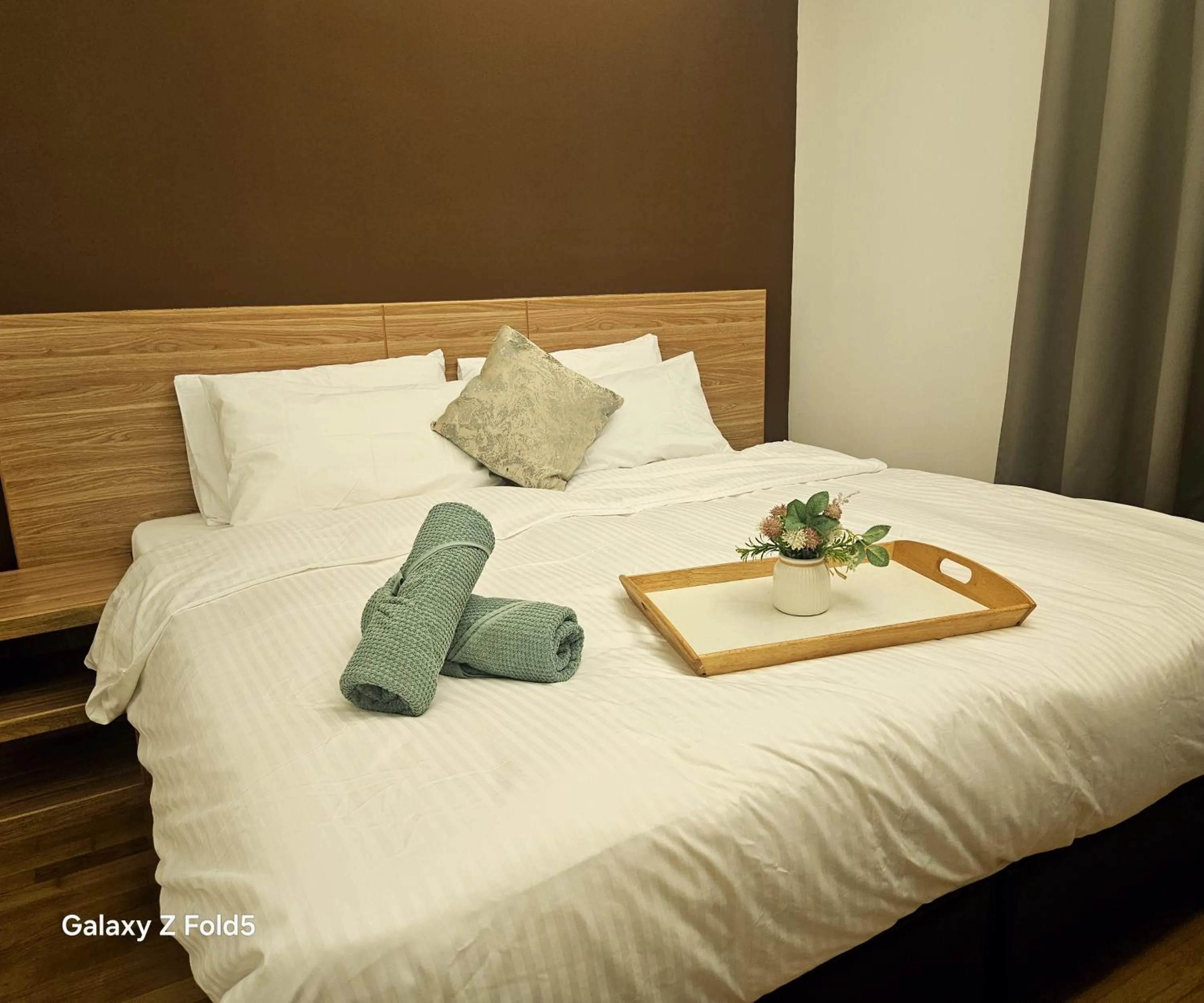 Photo of the whole room, Bed in Holiday Heaven