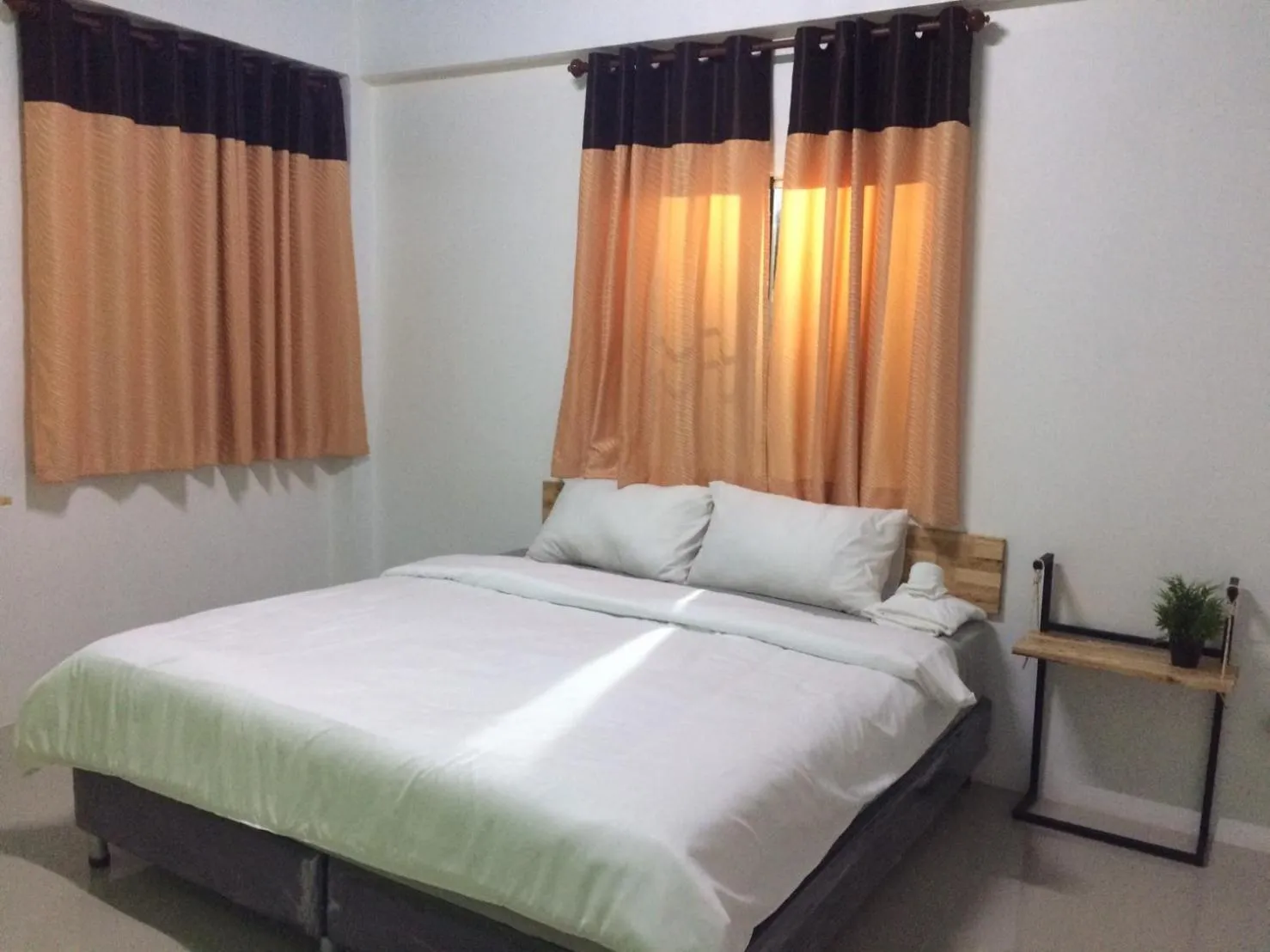 Photo of the whole room, Bed in Rung ChiangRai Resort