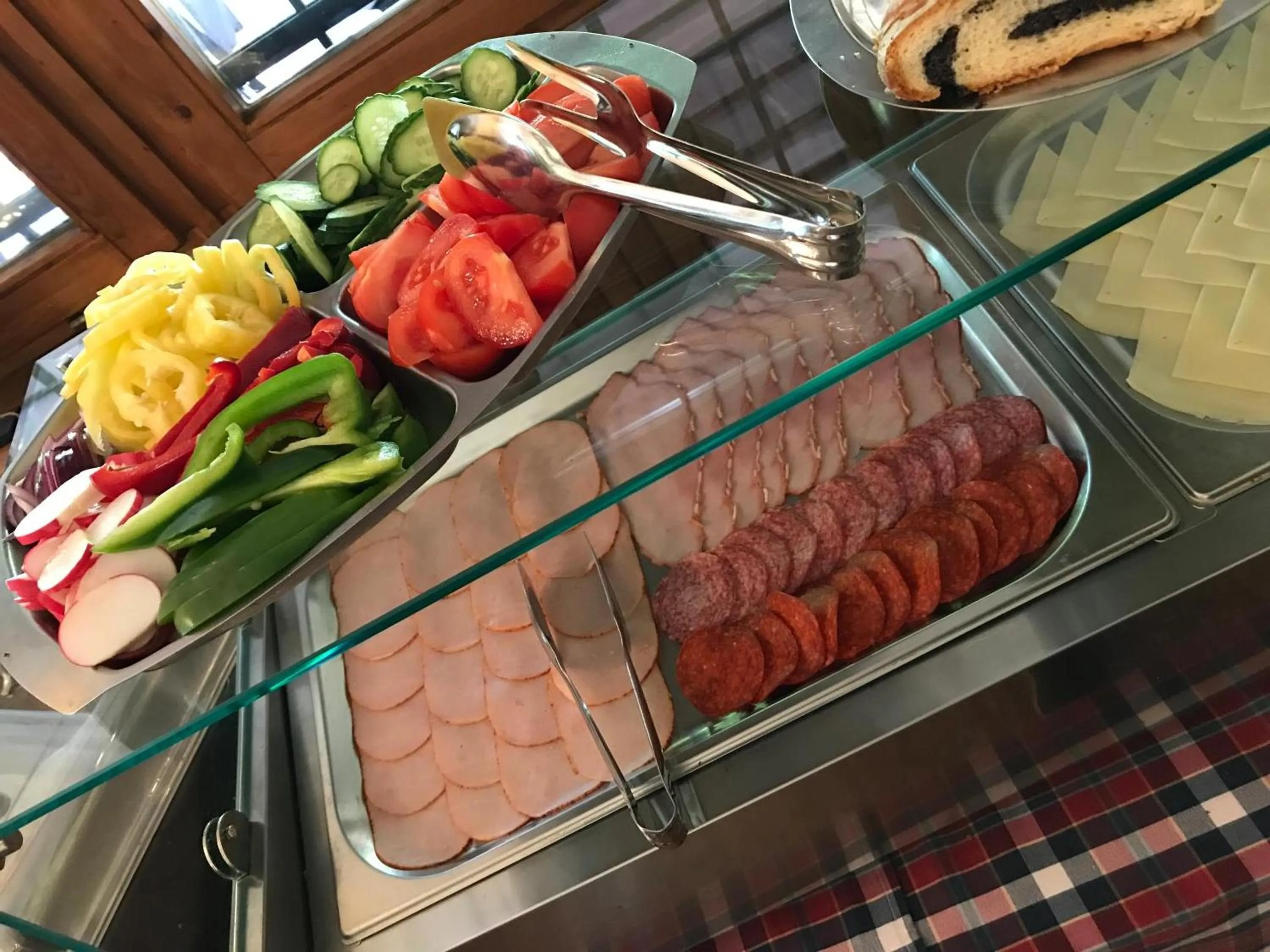 Buffet breakfast in Hotel Síkfőkút