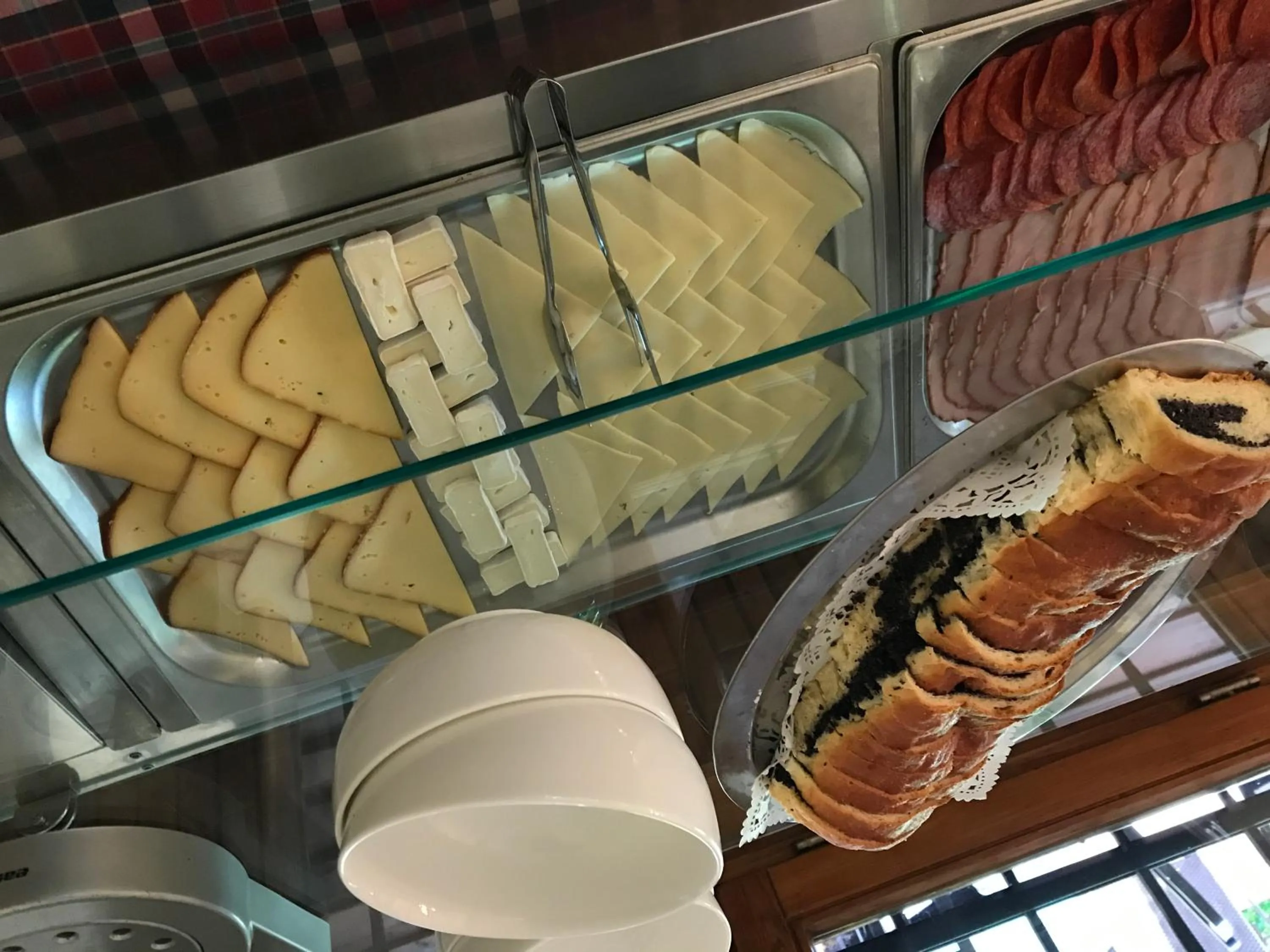 Buffet breakfast in Hotel Síkfőkút