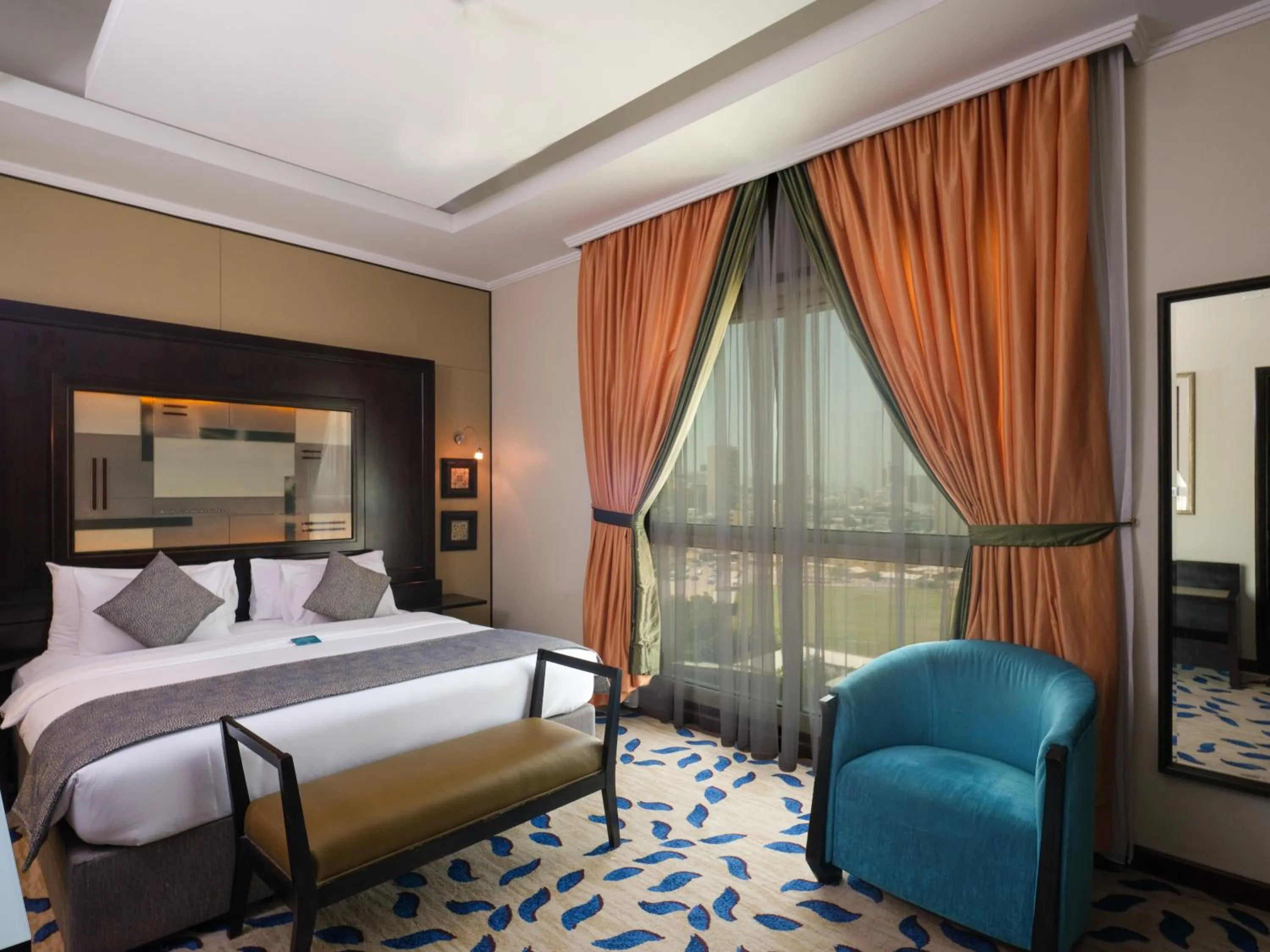 Bedroom, Bed in Boudl Salmiya, Kuwait - بودل السالمية الكويت