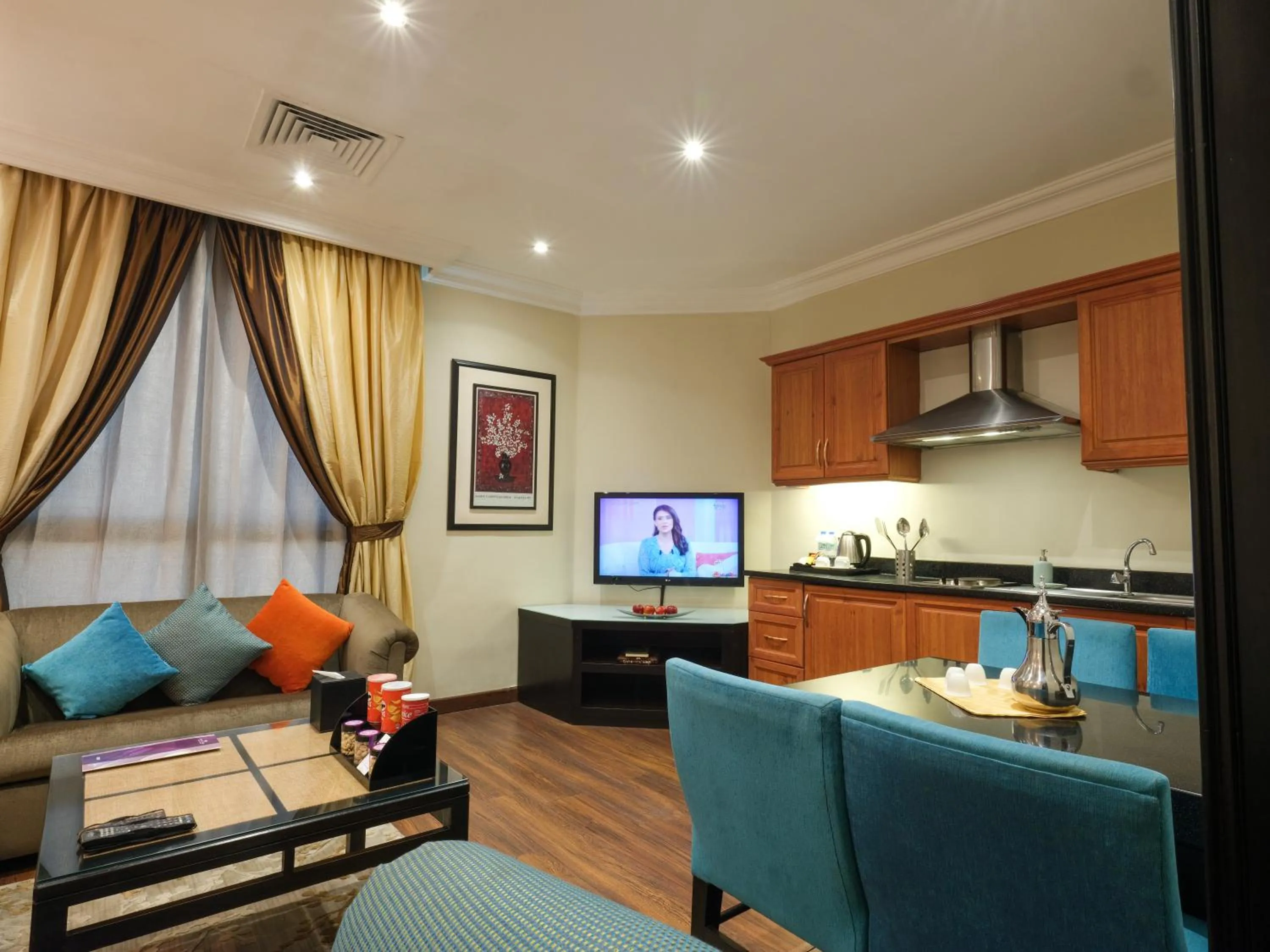 TV and multimedia in Boudl Salmiya, Kuwait - بودل السالمية الكويت