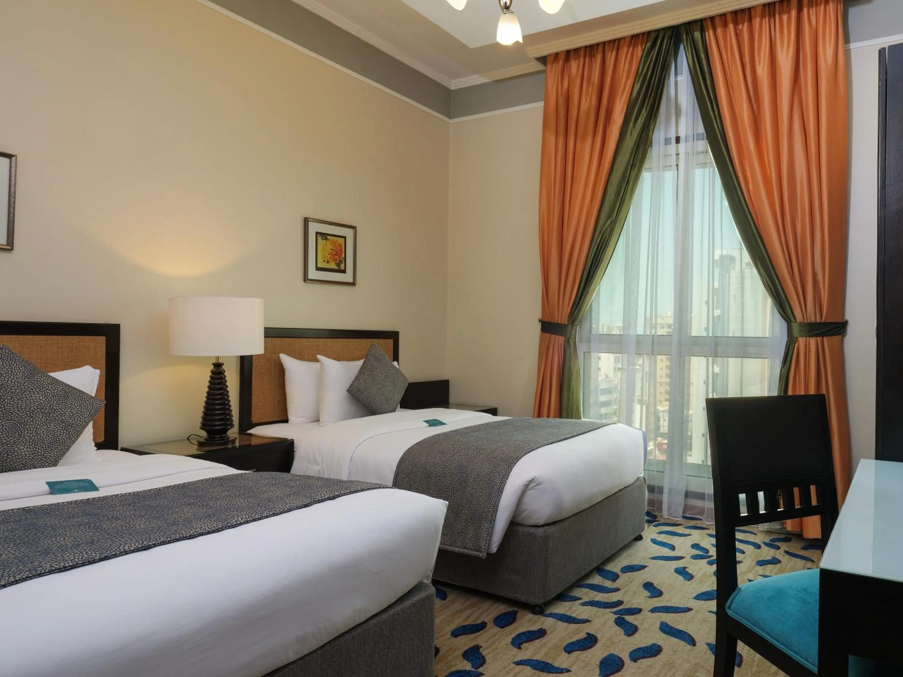 Bedroom, Bed in Boudl Salmiya, Kuwait - بودل السالمية الكويت