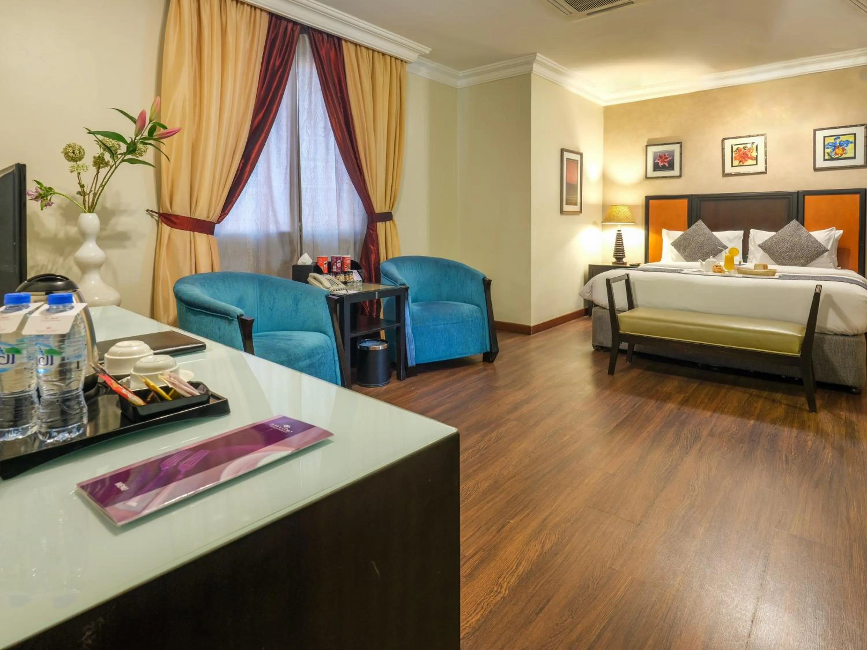 Bedroom, Bed in Boudl Salmiya, Kuwait - بودل السالمية الكويت