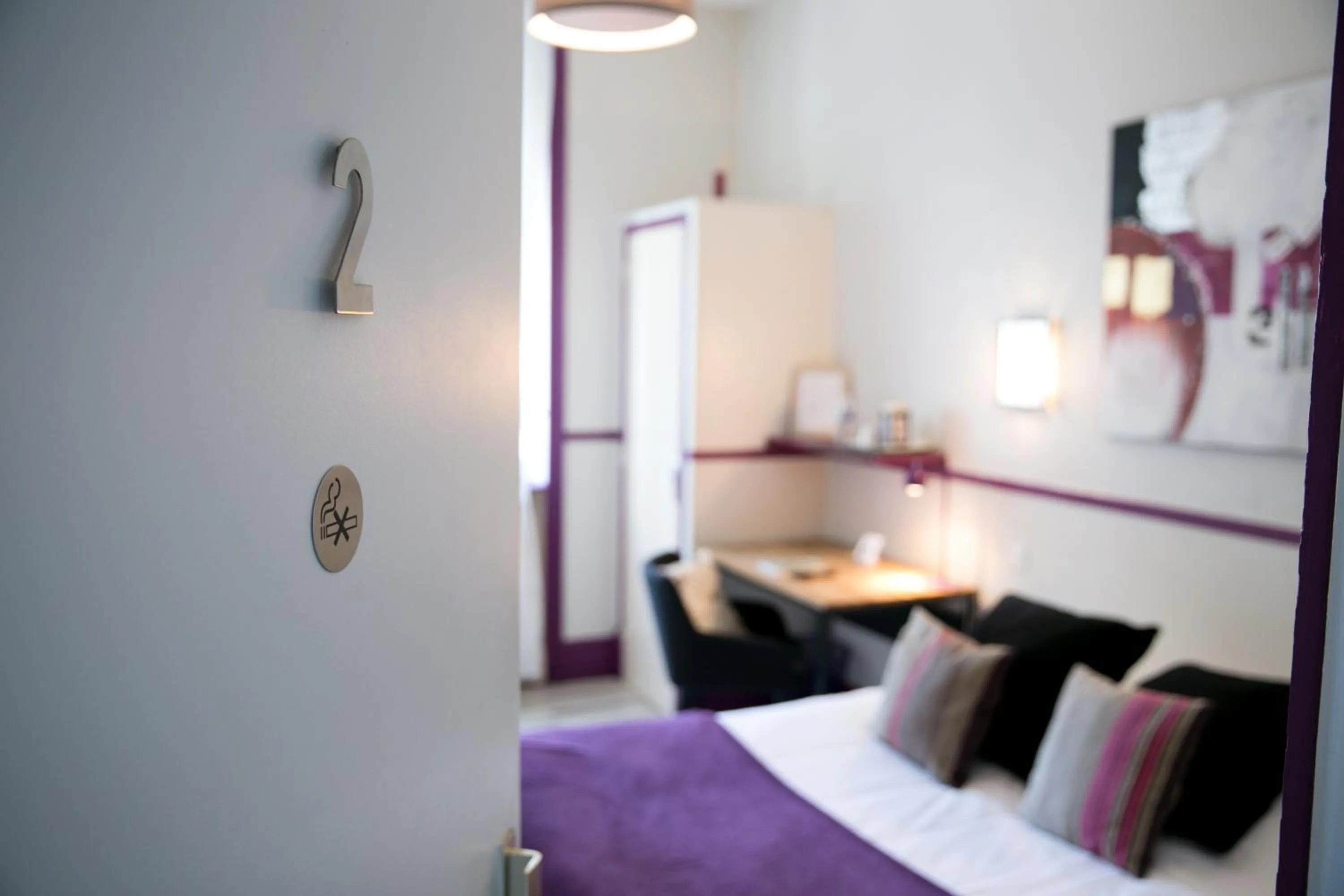 Bed in Logis Auberge De L'ombrée