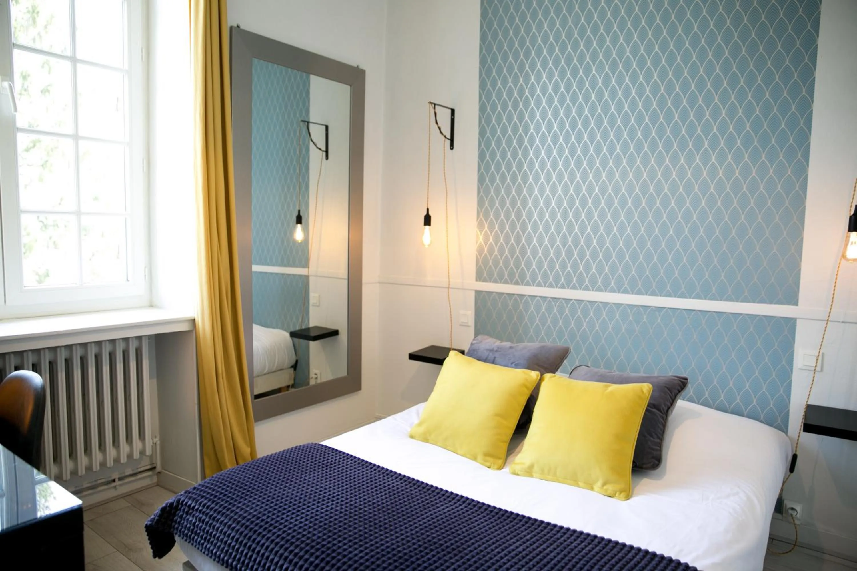 Bed in Logis Auberge De L'ombrée