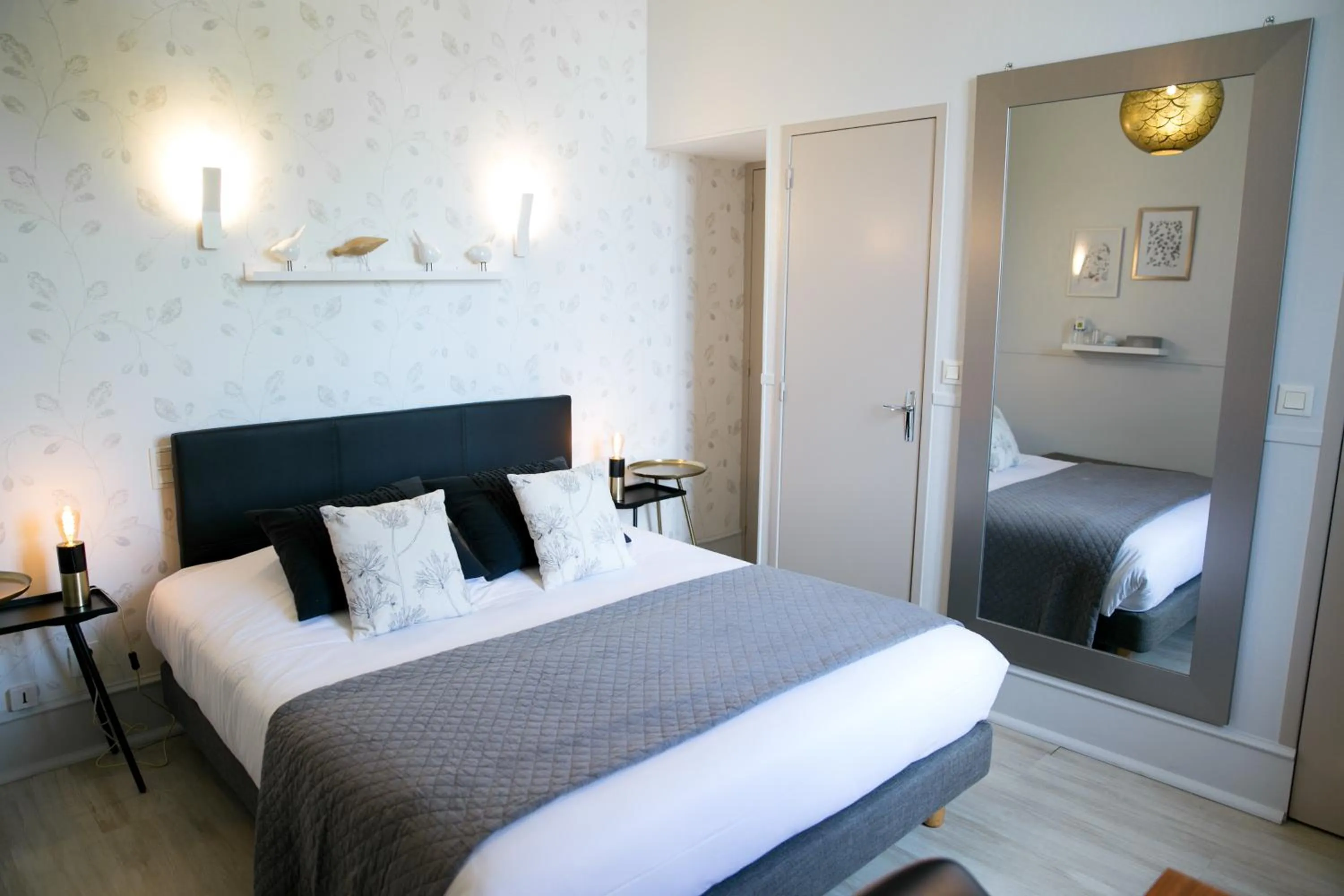 Bed in Logis Auberge De L'ombrée