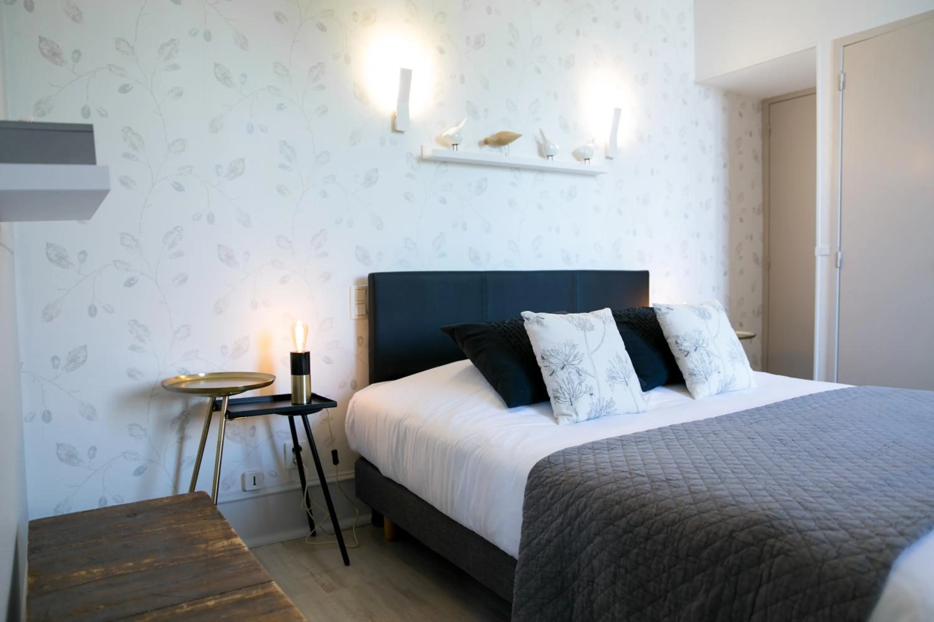 Bed in Logis Auberge De L'ombrée